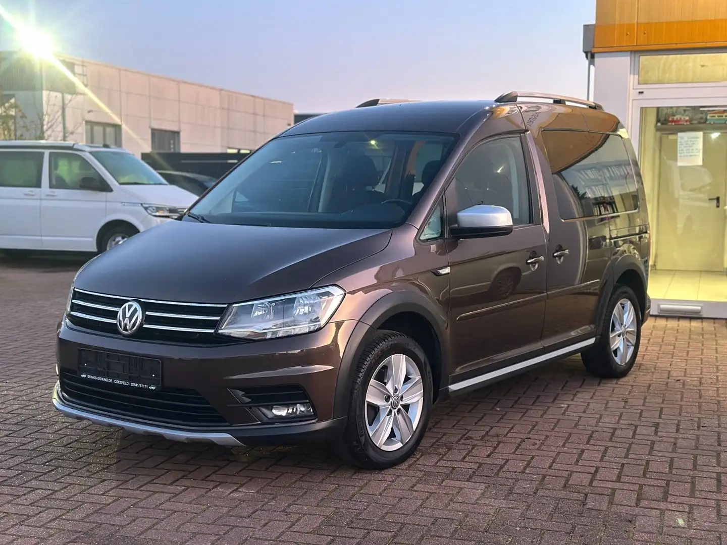 Volkswagen Caddy Alltrack/RF-KAMERA/HEIZB.-WSS/FRONT-ASSIST Braun - 2