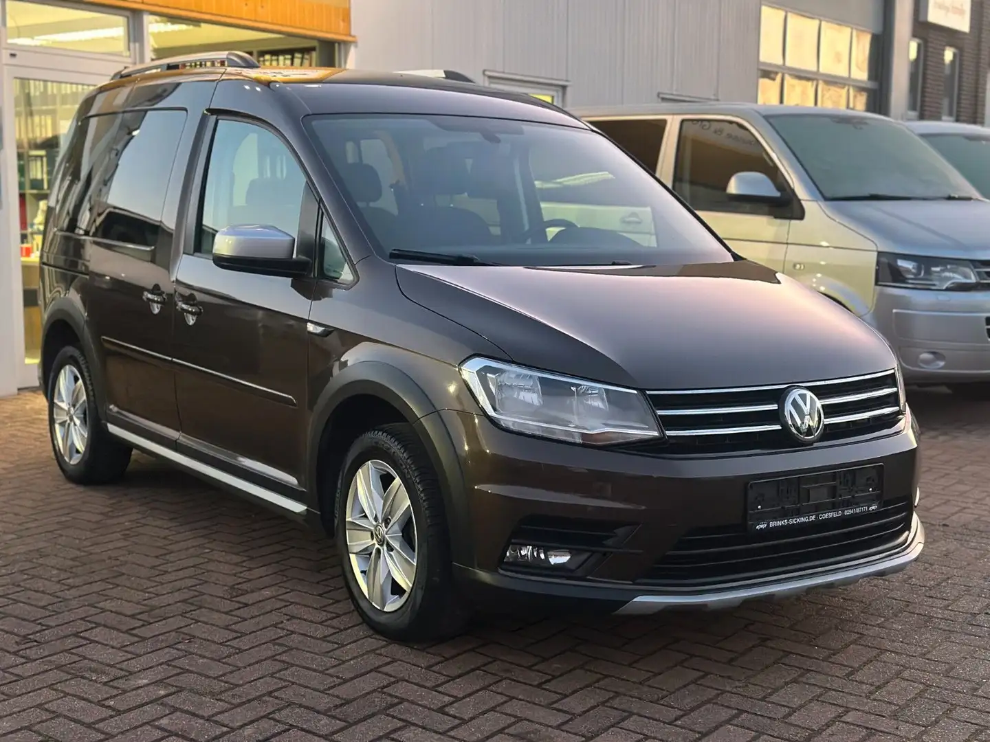 Volkswagen Caddy Alltrack/RF-KAMERA/HEIZB.-WSS/FRONT-ASSIST Braun - 1