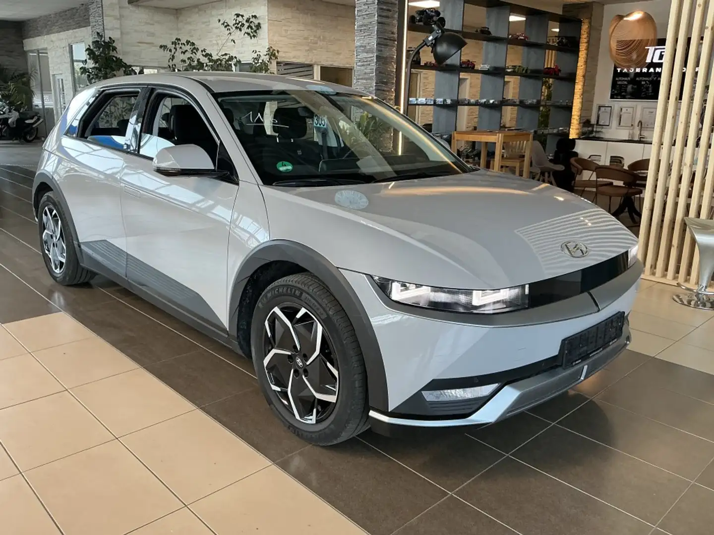 Hyundai IONIQ 5 Dynamiq Navi NSCC LED R.Cam SHZ PDC DAB+ Grau - 1