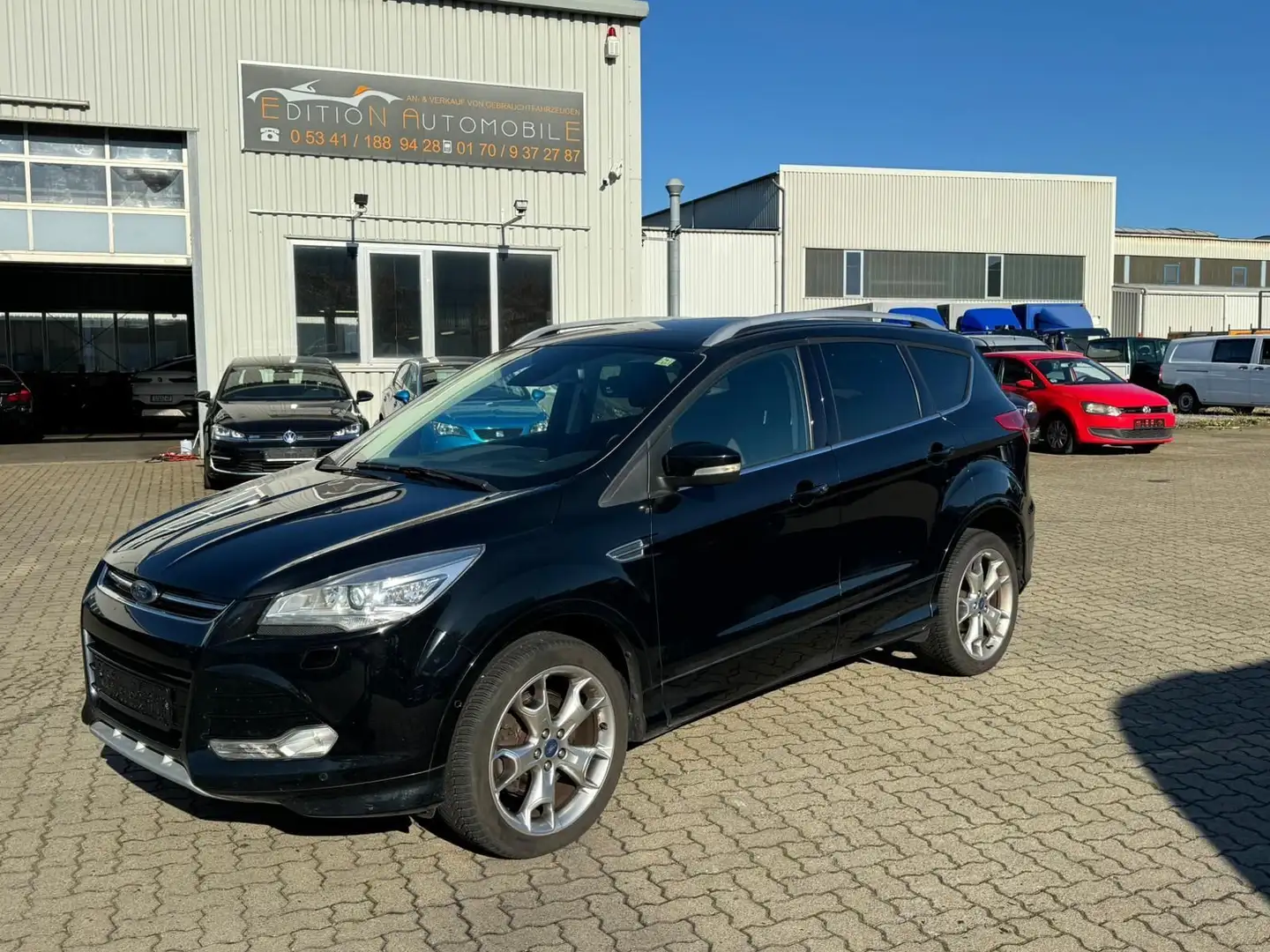 Ford Kuga Individual Aut.-LEDER-NAVI-KAMERA-19 ZOLL Schwarz - 1