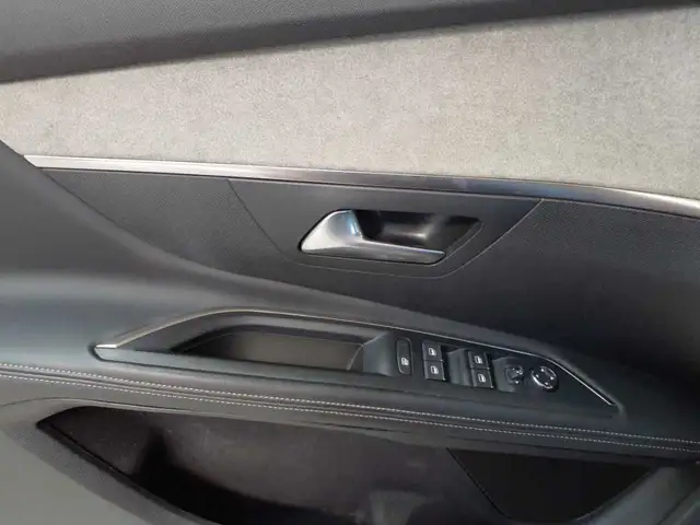 Peugeot 5008 view 4