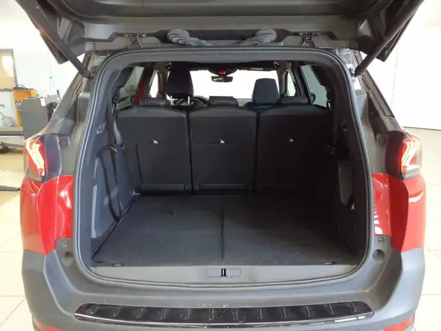 Peugeot 5008 view 8