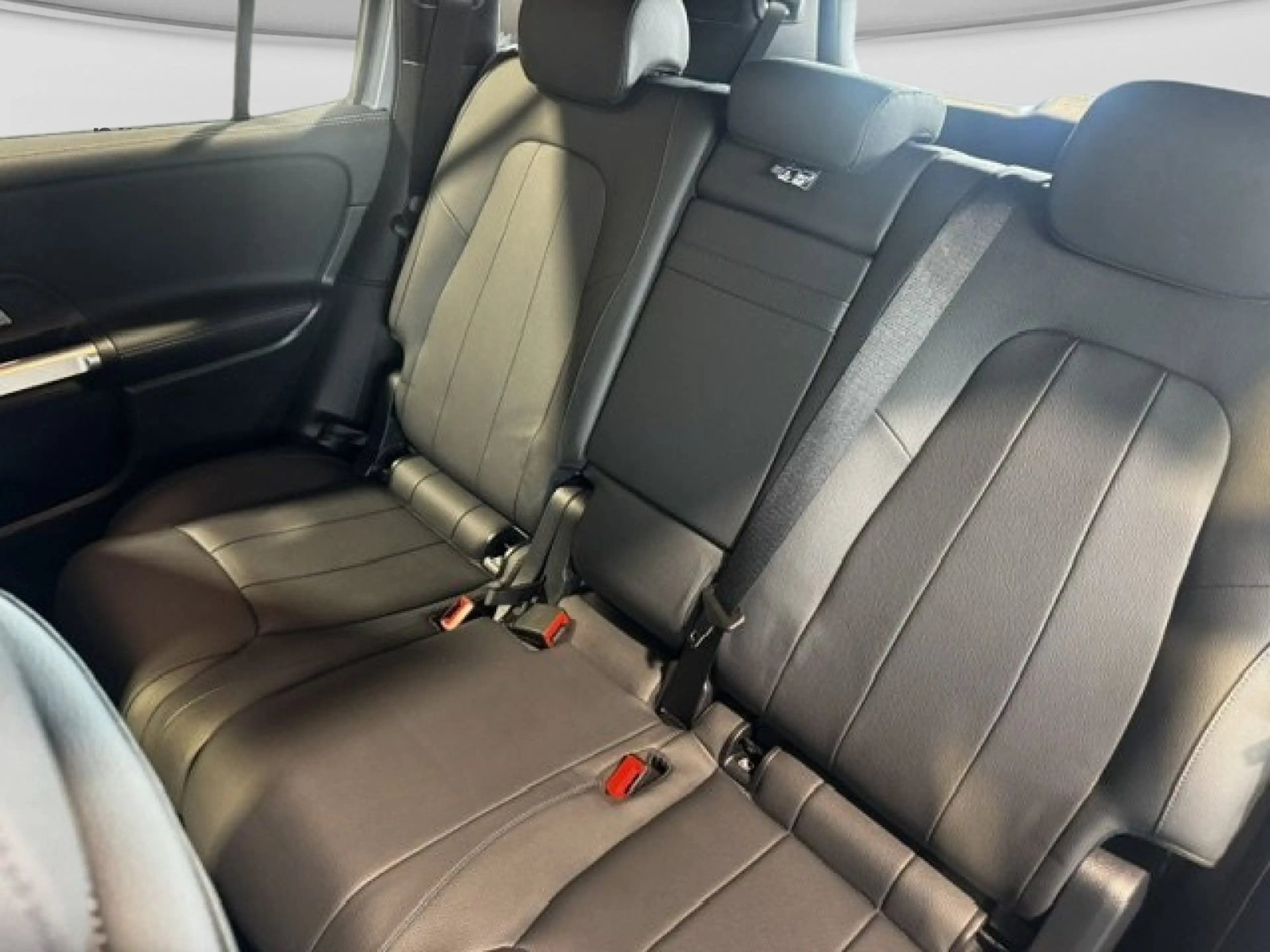 Mercedes-Benz EQB 250 + Progressive Distr/Kamera/Totw/7Sitz/LED — photo 9