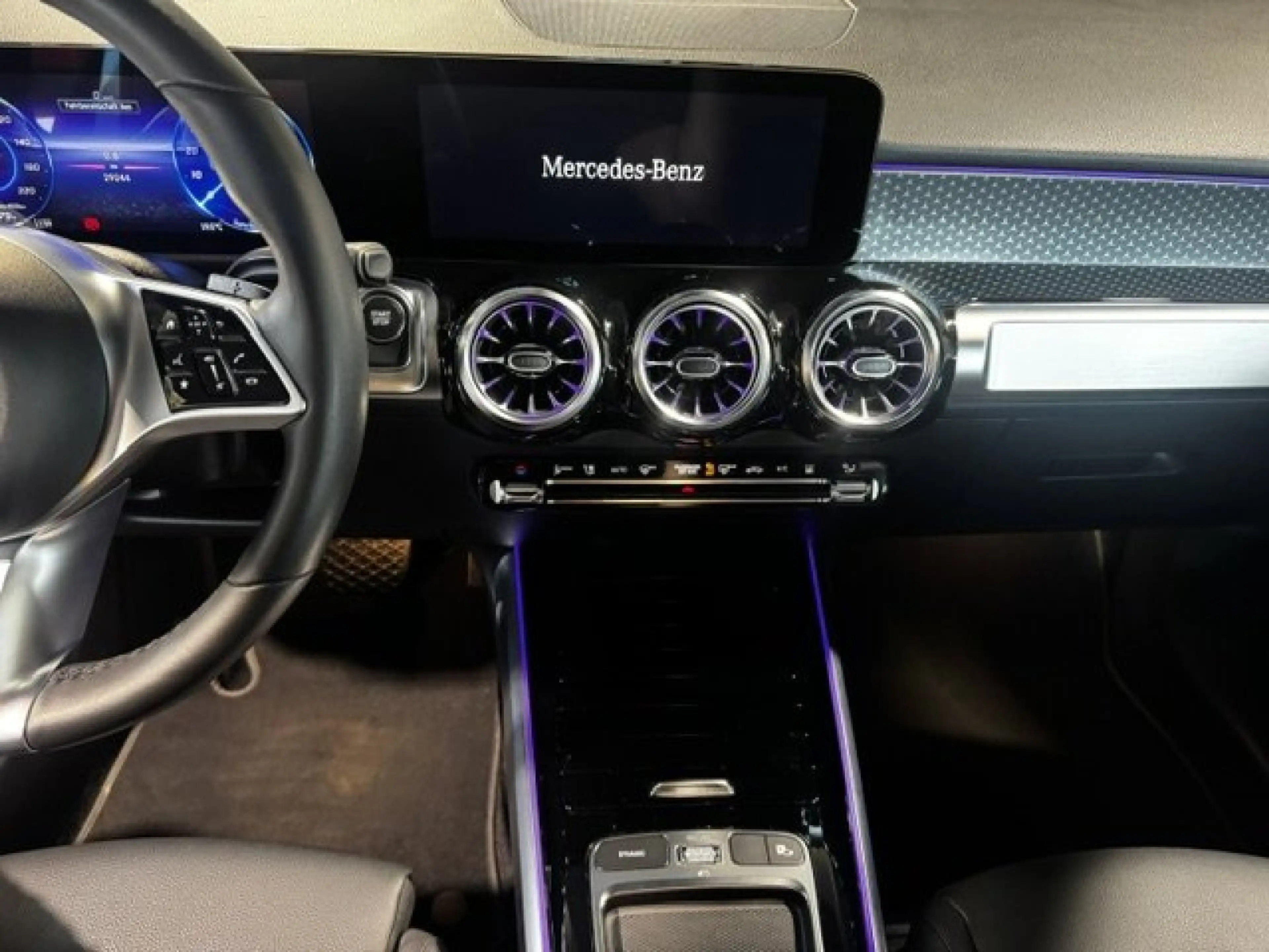 Mercedes-Benz EQB 250 + Progressive Distr/Kamera/Totw/7Sitz/LED — photo 5