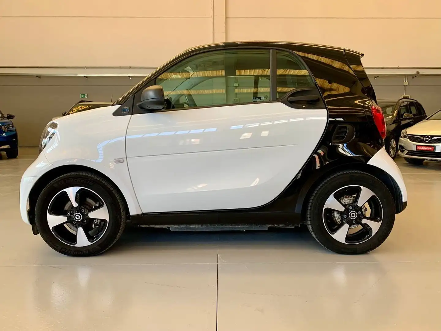 smart forTwo Fortwo III 2020 eq Passion 4,6kW *PREZZO PROMO* Weiß - 2