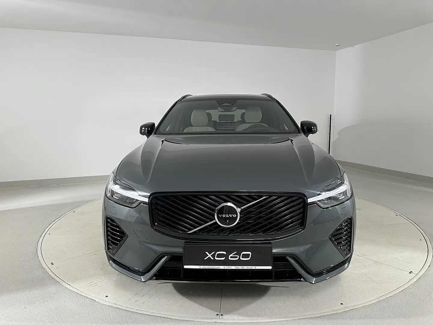Volvo XC60 T6 AWD PHEV 18,8kWh Ultra Dark Aut. Grün - 2