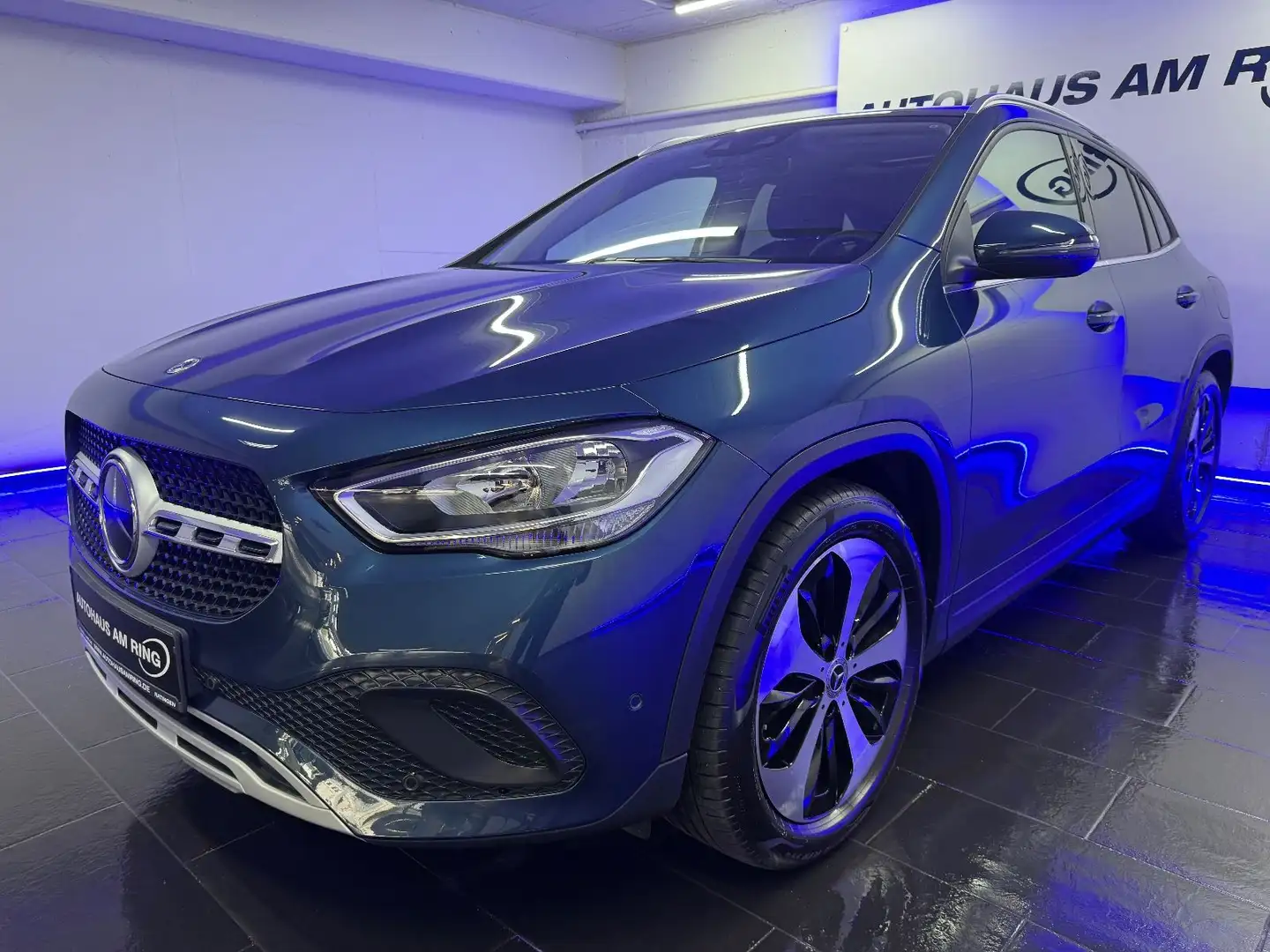 Mercedes-Benz GLA 200 1H PANO VRTUAL APPLE CAM SPUR LEDER MBUX Blau - 2