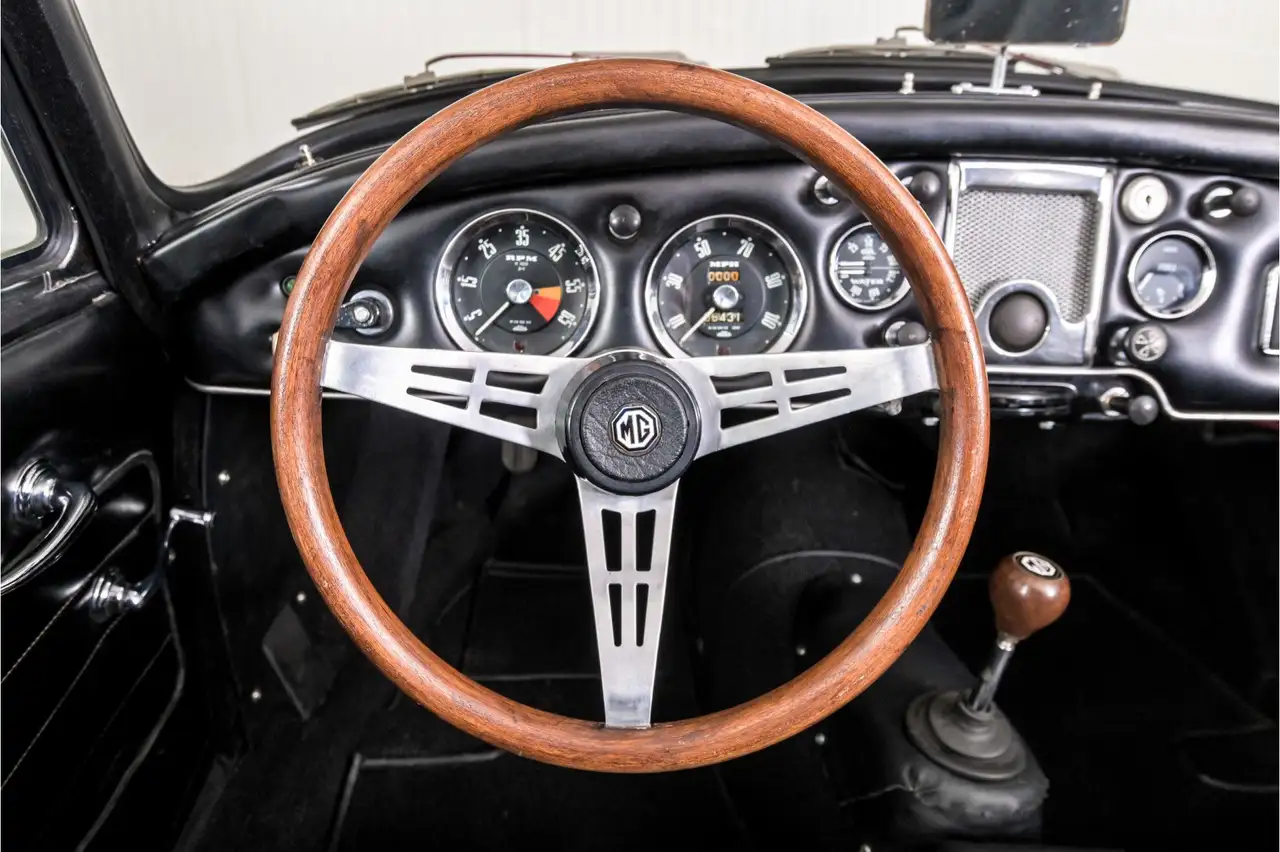 MGA1500 compleet met softtop en hardtop, foto 6