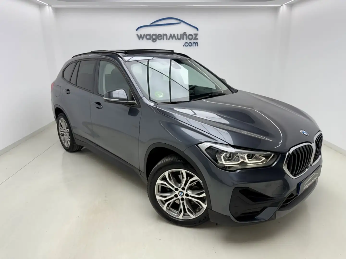 BMW X1 sDrive 18iA Gris - 2