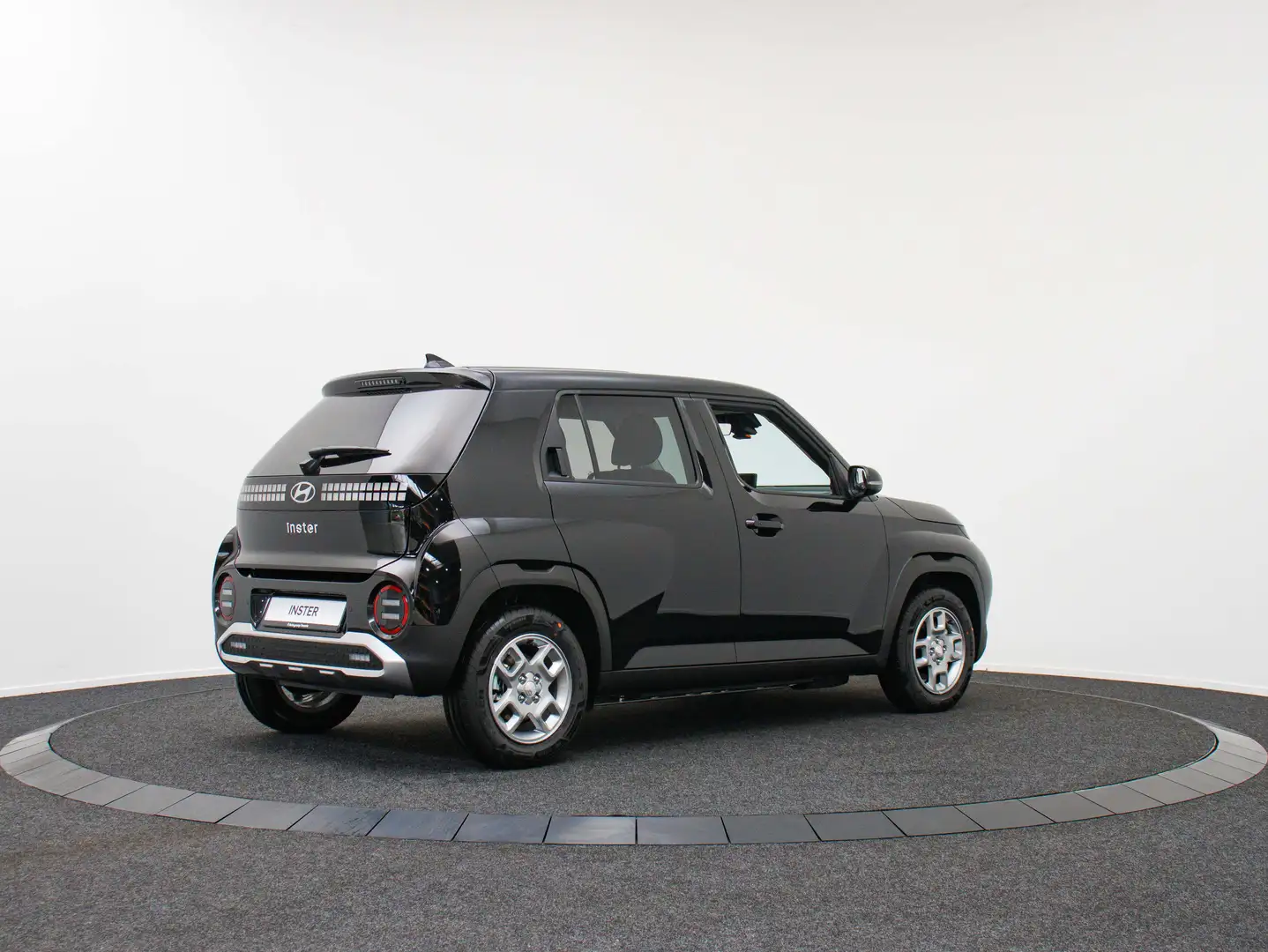 Hyundai Inster Electric 49 kWh Pulse Automaat (Abyss Black Pearl) Zwart - 2