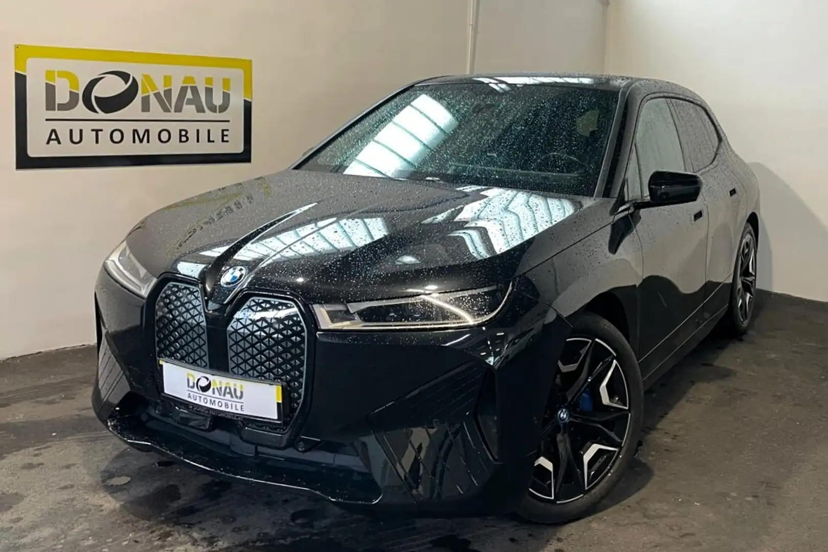 BMW iX xDrive40 Schwarz - 1