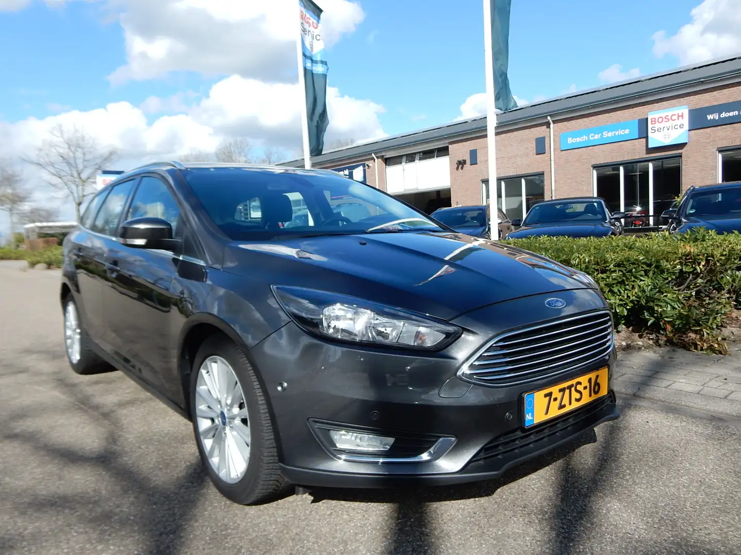 Ford Focus Wagon 10 EcoBoost 125pk First Edition Grigio - 1