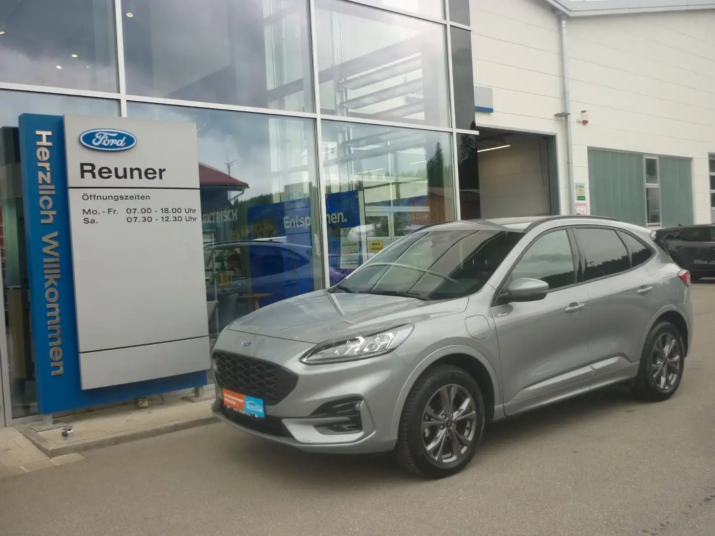 Ford Kuga Plug-In Hybrid ST-Line X PHEV Plateado - 1