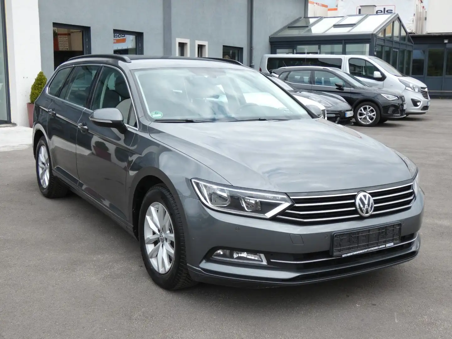 Volkswagen Passat Variant Comfortline*Navi*Shz*Pdc*Ahk*Aut* Grijs - 2