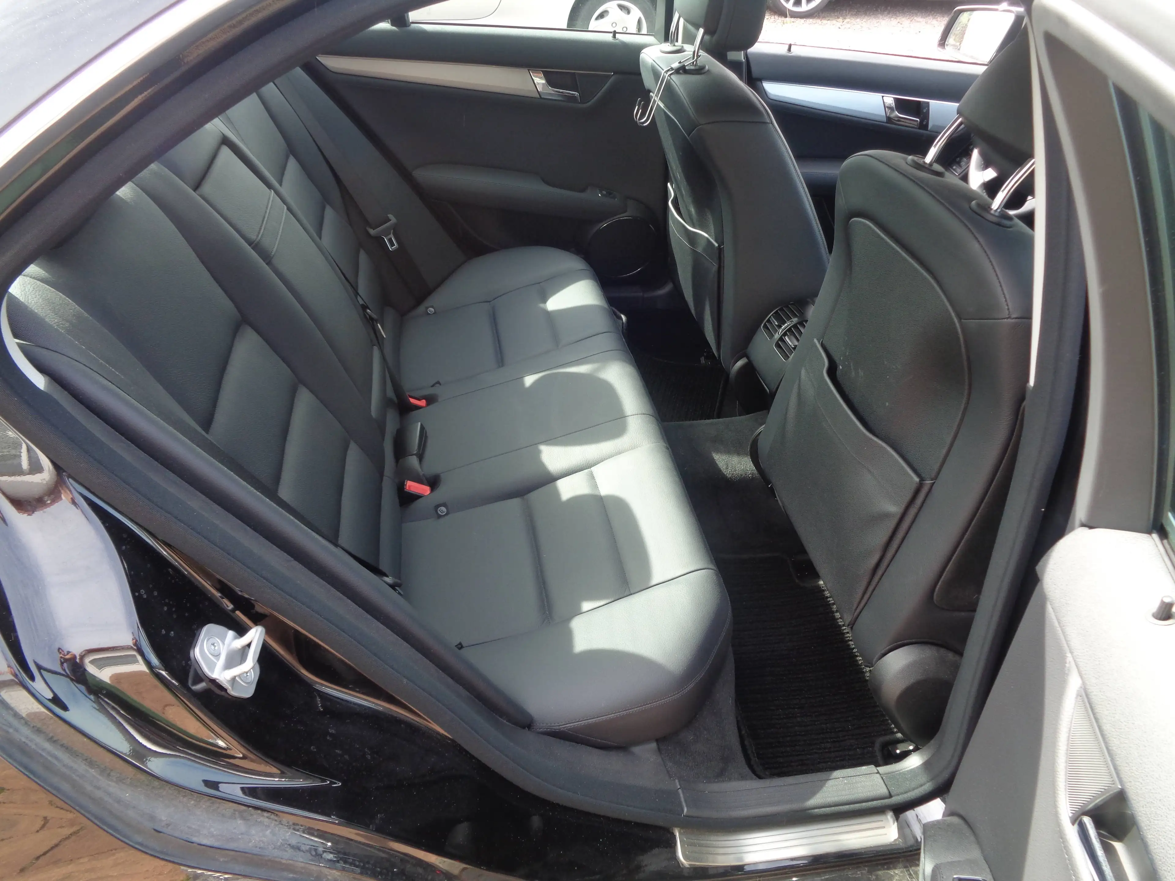 Mercedes-Benz C 350 C 350 CDI -4Matic -DEKRA HU/AU 03.2028 — photo 12