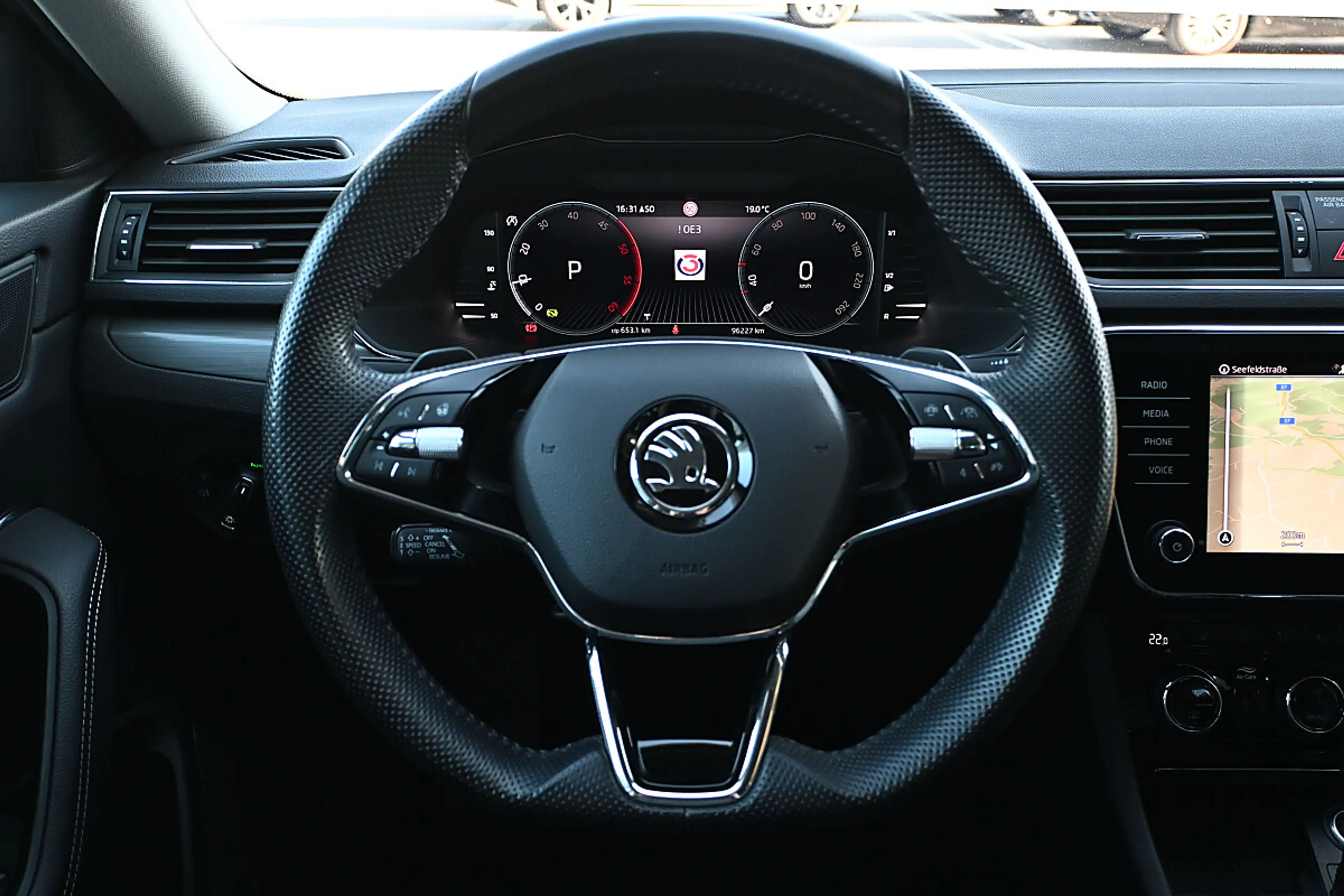 Skoda Superb Kombi 2,0 TDI Style DSG ACC, MatrixLED, Kamera,... — photo 12