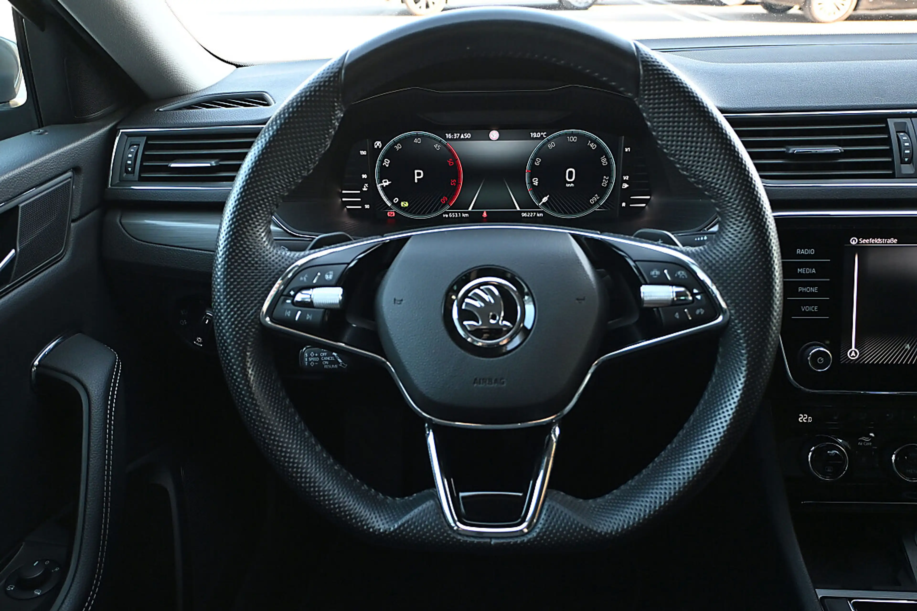 Skoda Superb Kombi 2,0 TDI Style DSG ACC, MatrixLED, Kamera,... — photo 14