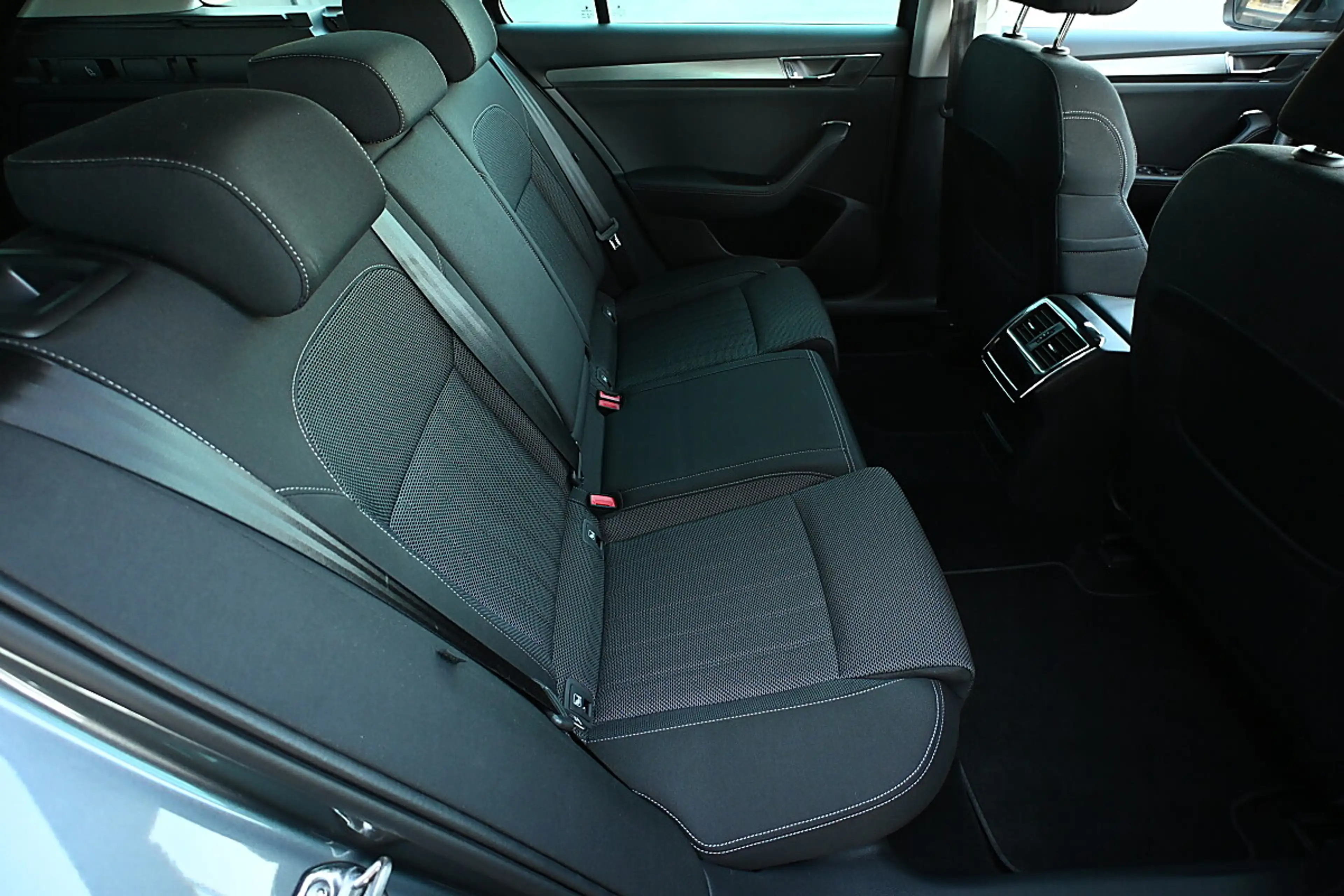 Skoda Superb Kombi 2,0 TDI Style DSG ACC, MatrixLED, Kamera,... — photo 10