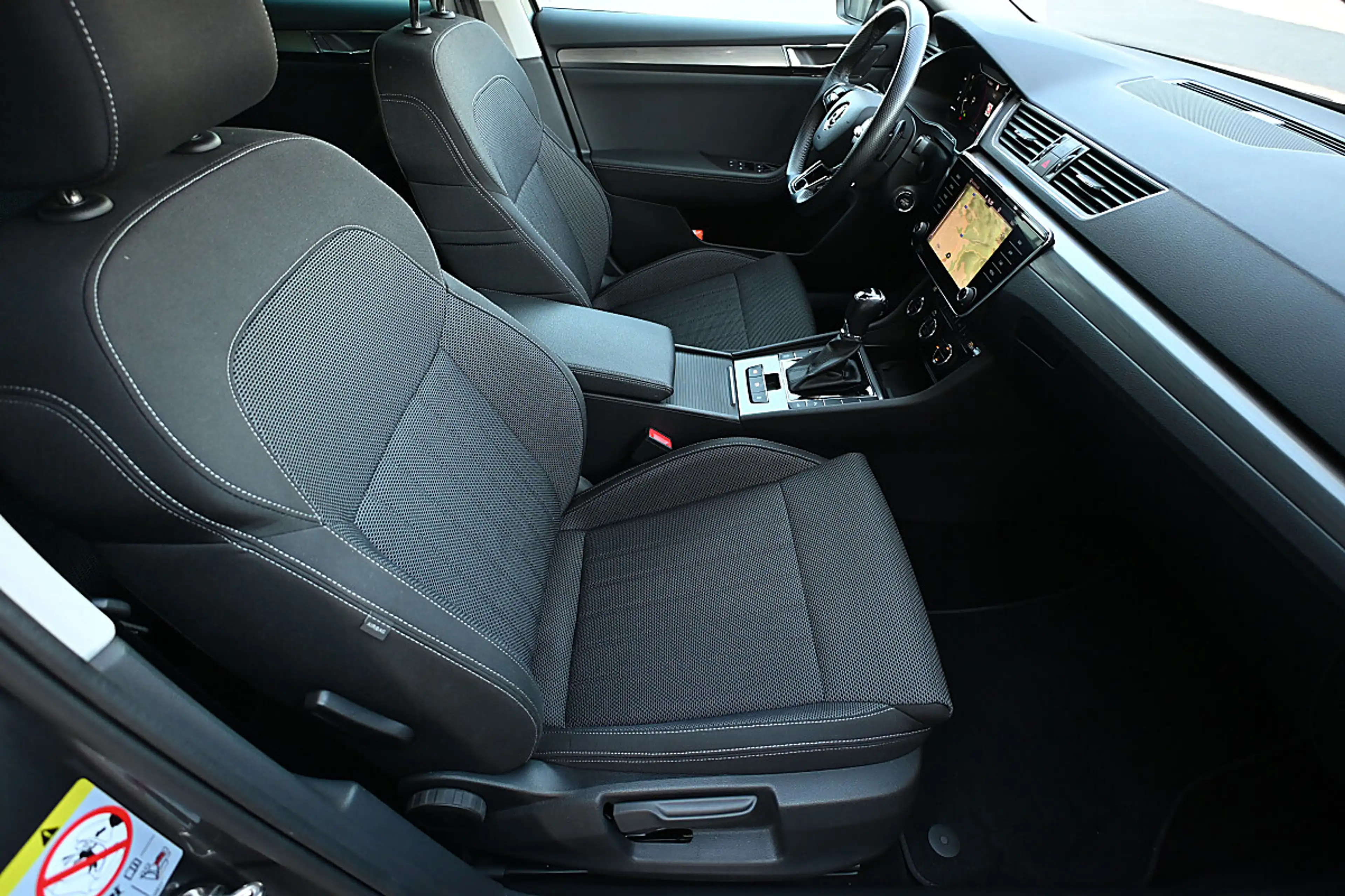 Skoda Superb Kombi 2,0 TDI Style DSG ACC, MatrixLED, Kamera,... — photo 8