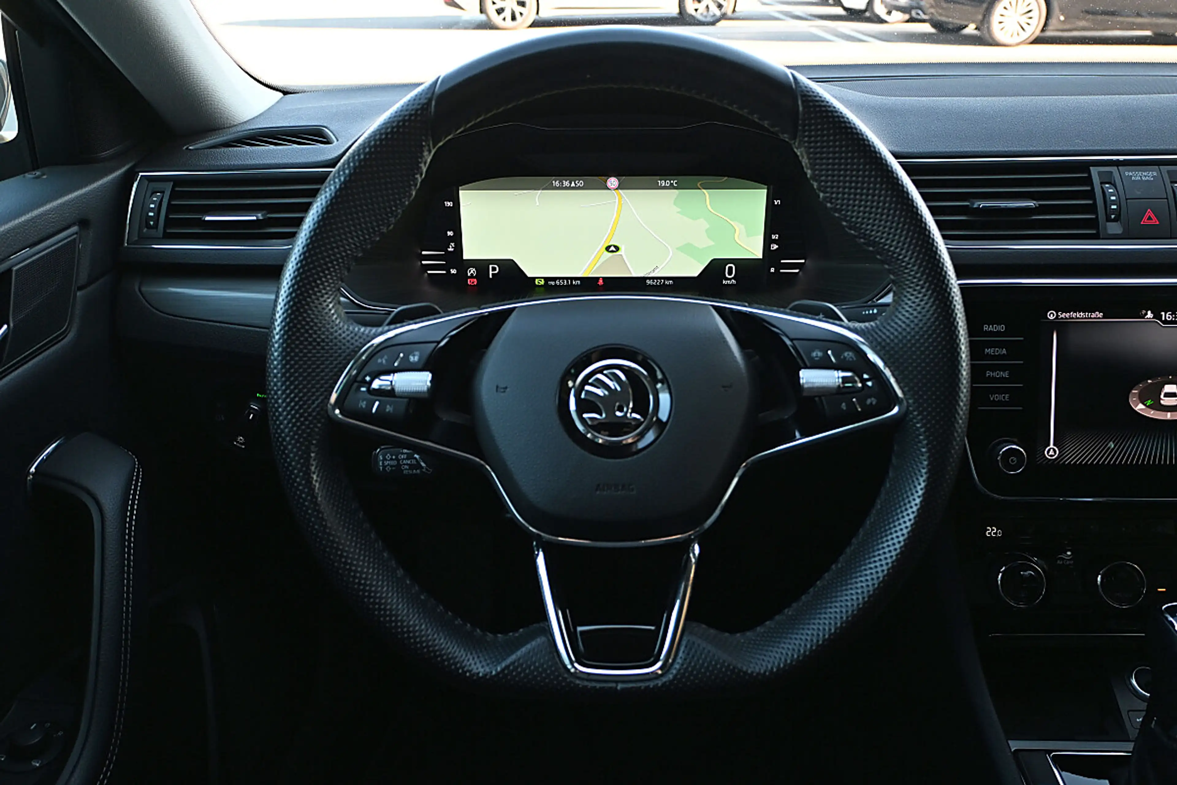 Skoda Superb Kombi 2,0 TDI Style DSG ACC, MatrixLED, Kamera,... — photo 13