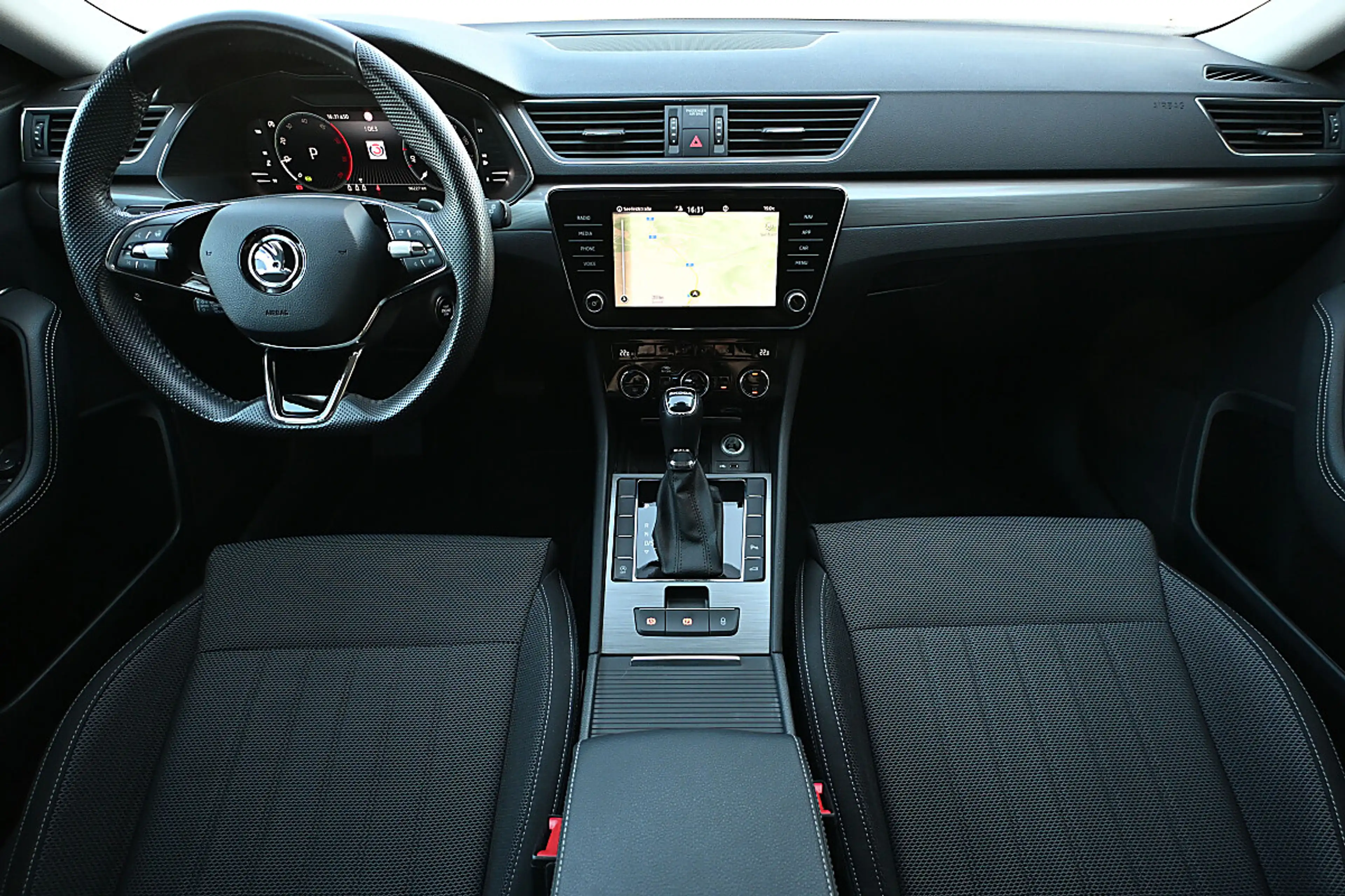 Skoda Superb Kombi 2,0 TDI Style DSG ACC, MatrixLED, Kamera,... — photo 11