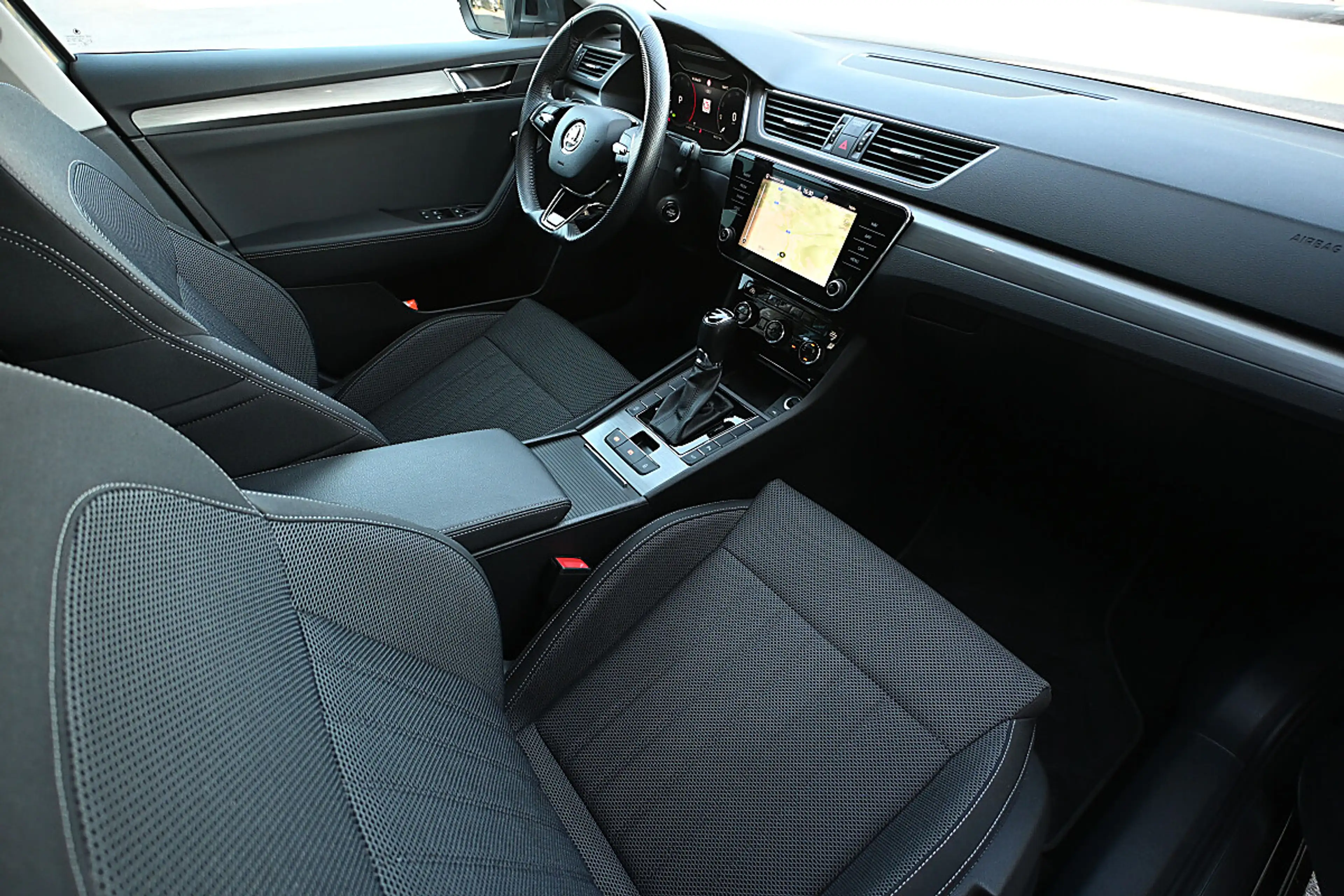 Skoda Superb Kombi 2,0 TDI Style DSG ACC, MatrixLED, Kamera,... — photo 4