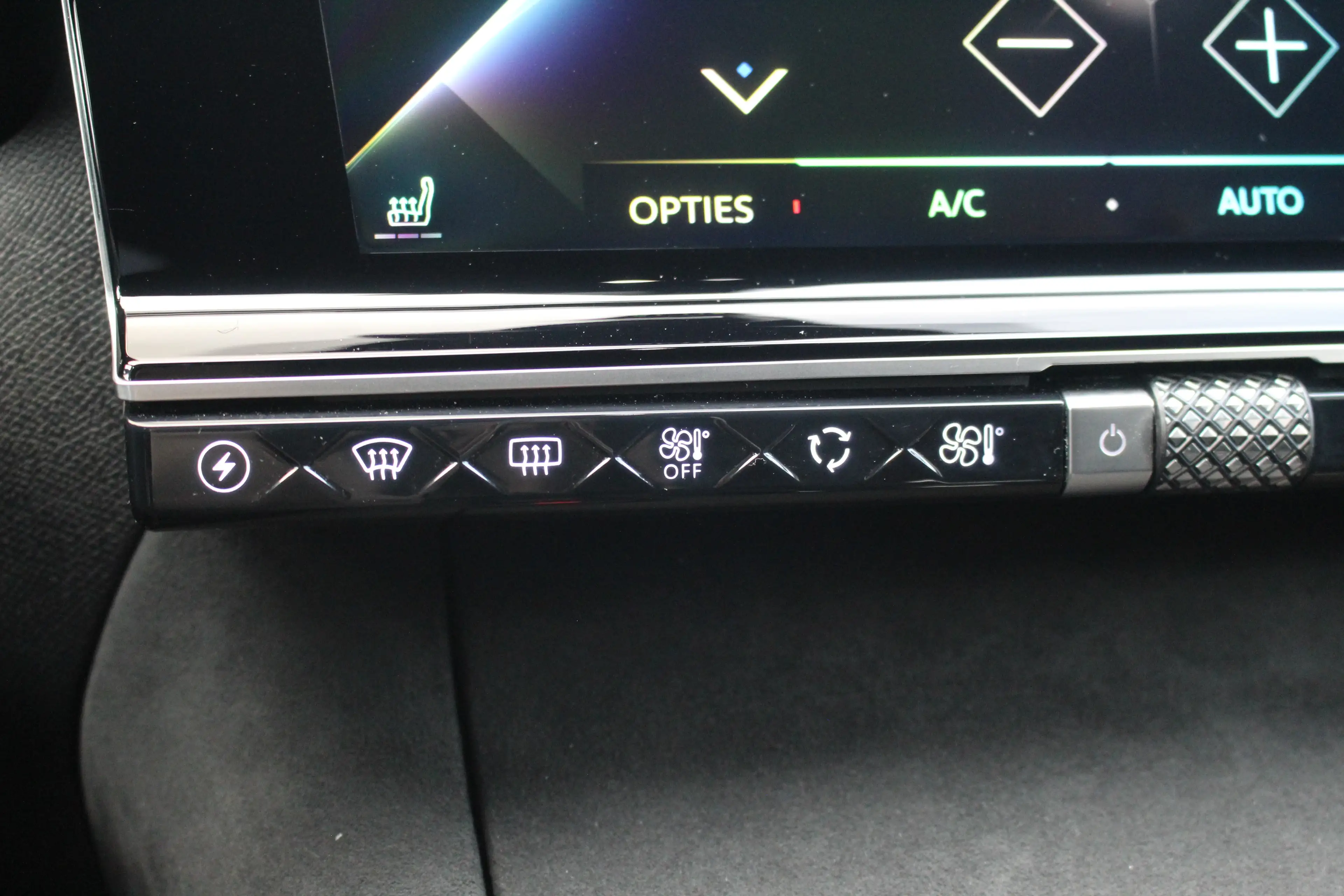 DS Automobiles DS 7 Crossback E-Tense 4x4 Performance Line | Pano | Leder / Alca — photo 27