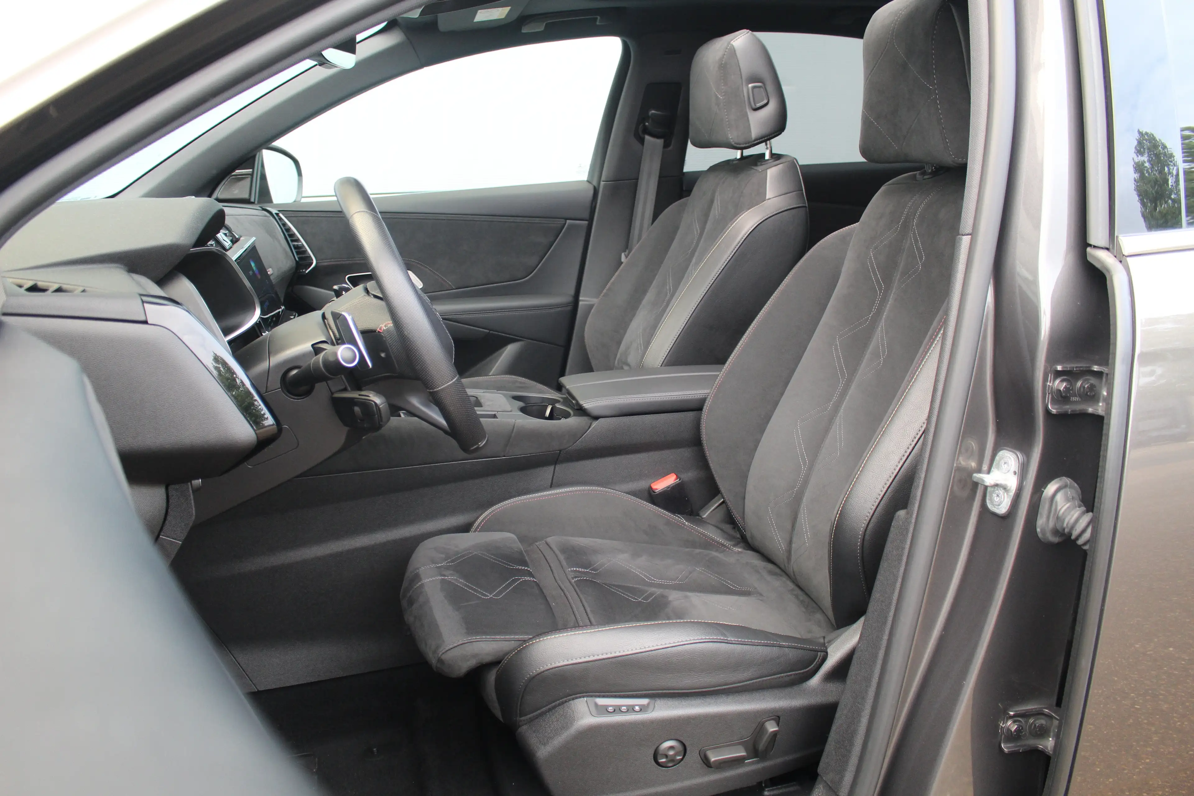 DS Automobiles DS 7 Crossback E-Tense 4x4 Performance Line | Pano | Leder / Alca — photo 3
