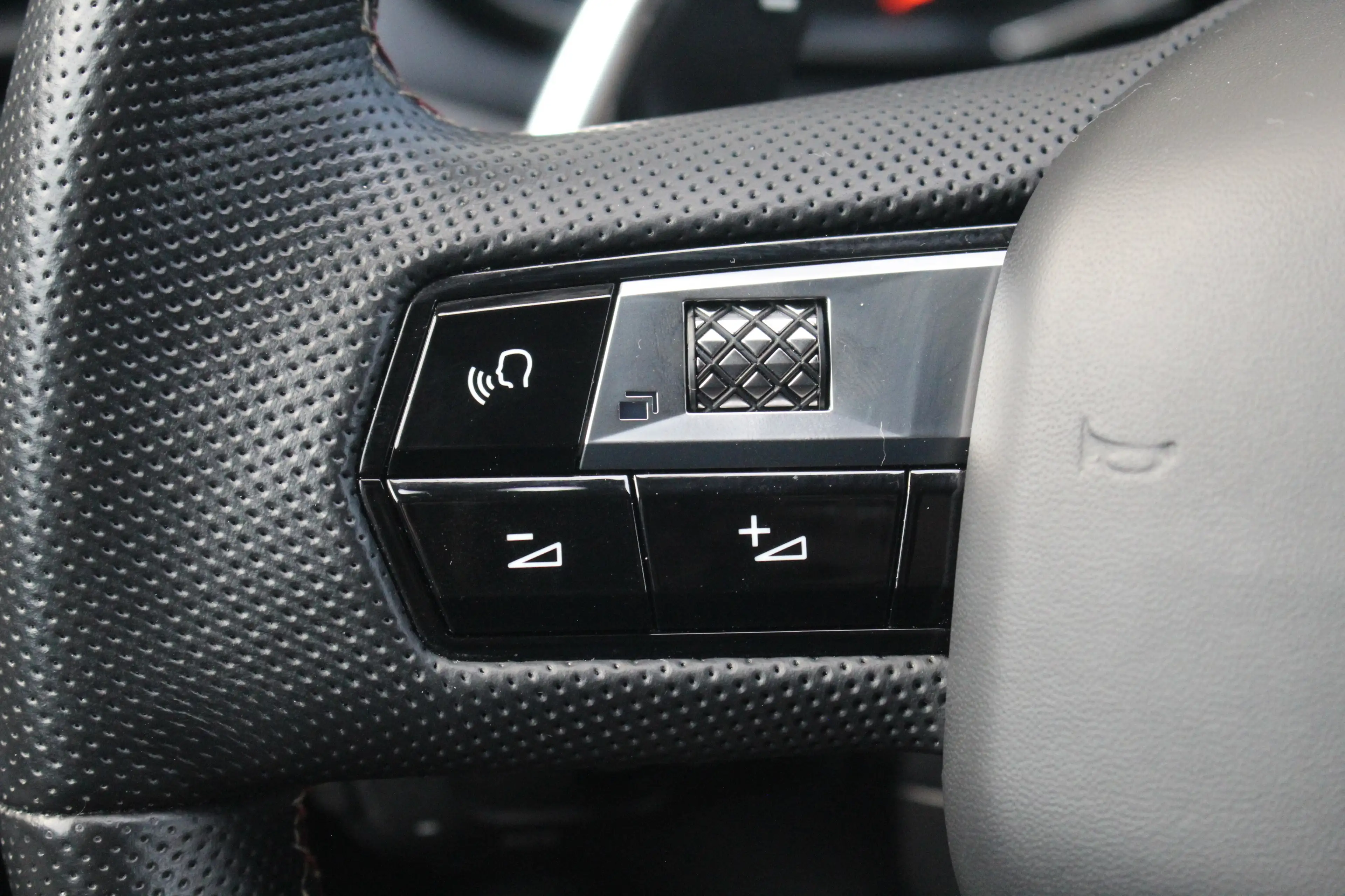 DS Automobiles DS 7 Crossback E-Tense 4x4 Performance Line | Pano | Leder / Alca — photo 14
