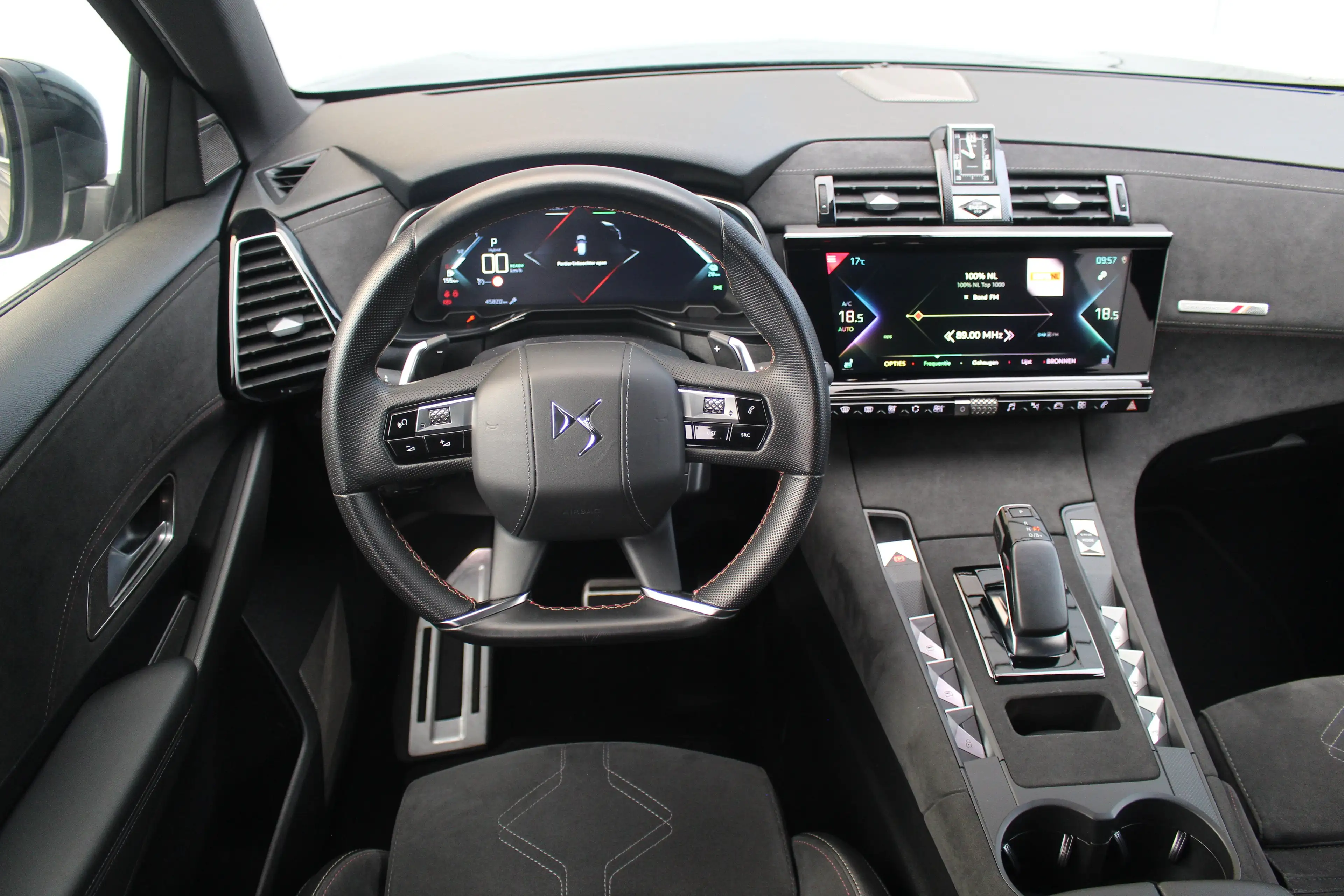 DS Automobiles DS 7 Crossback E-Tense 4x4 Performance Line | Pano | Leder / Alca — photo 34