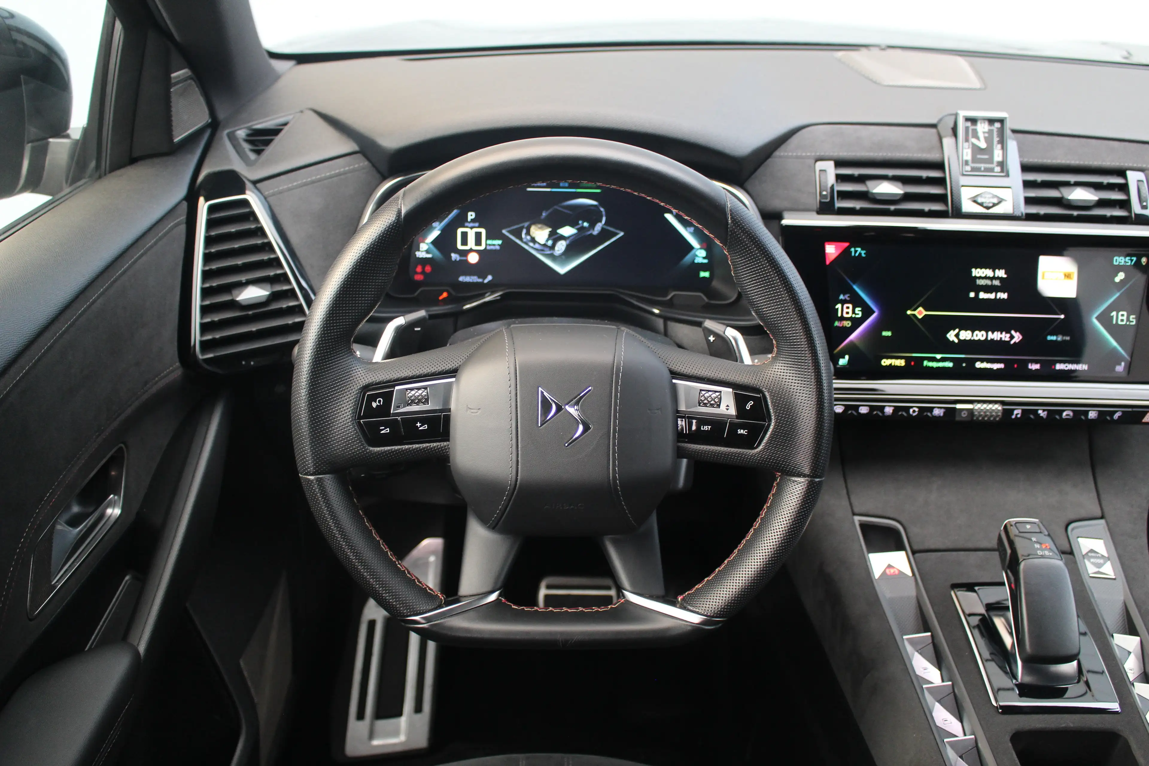 DS Automobiles DS 7 Crossback E-Tense 4x4 Performance Line | Pano | Leder / Alca — photo 35