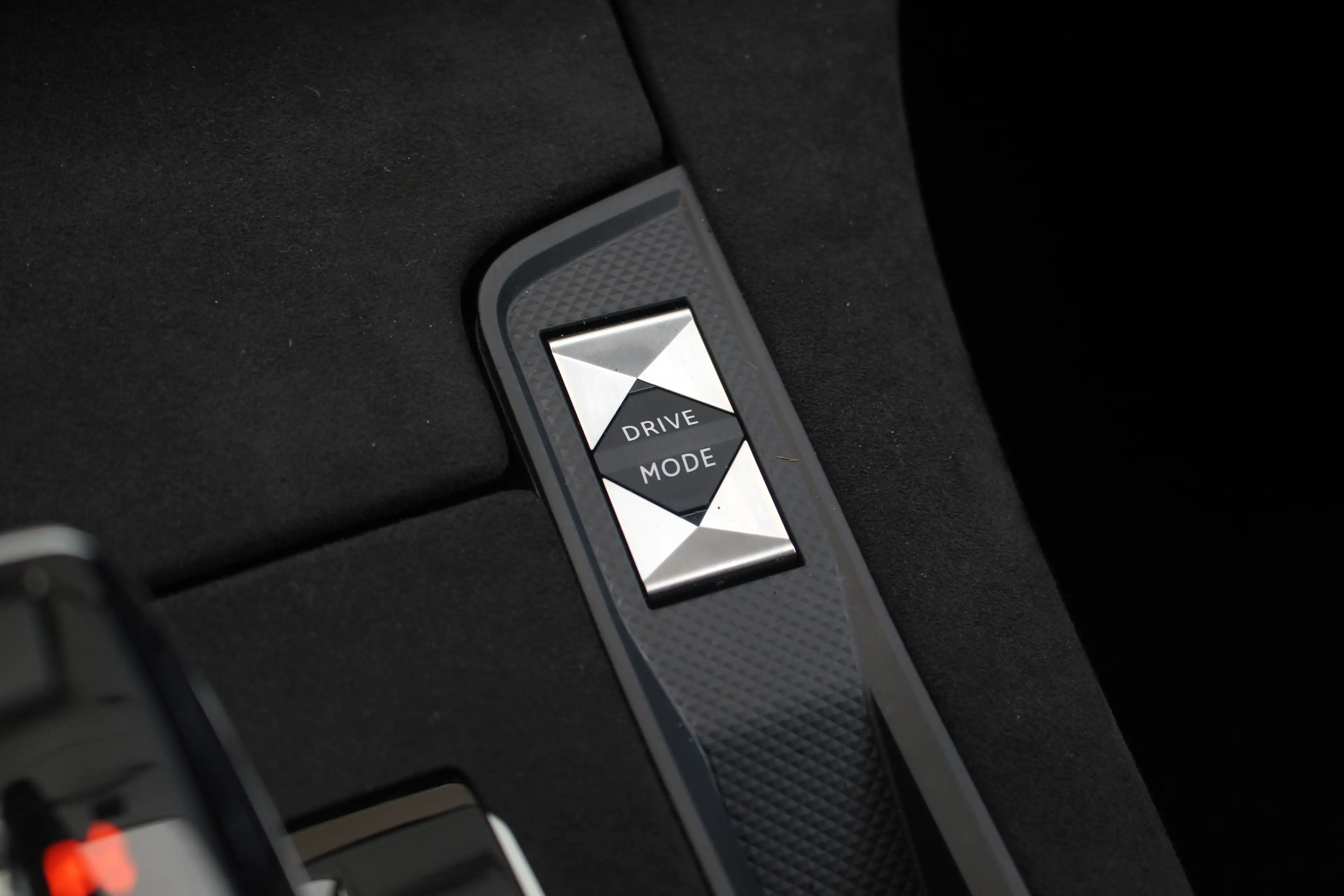 DS Automobiles DS 7 Crossback E-Tense 4x4 Performance Line | Pano | Leder / Alca — photo 32