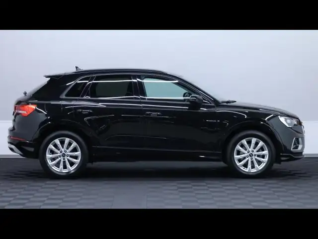 Audi Q3 view 4
