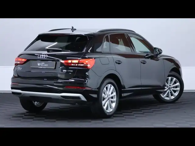 Audi Q3 view 5
