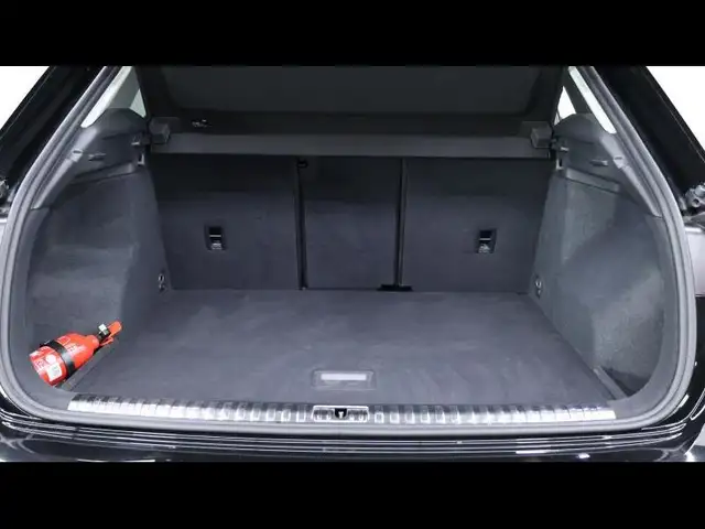 Audi Q3 view 7