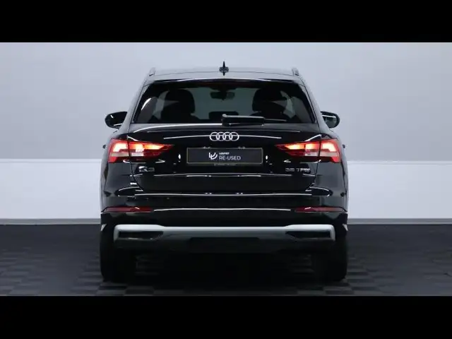 Audi Q3 view 6