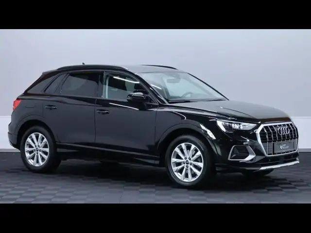 Audi Q3 view 3
