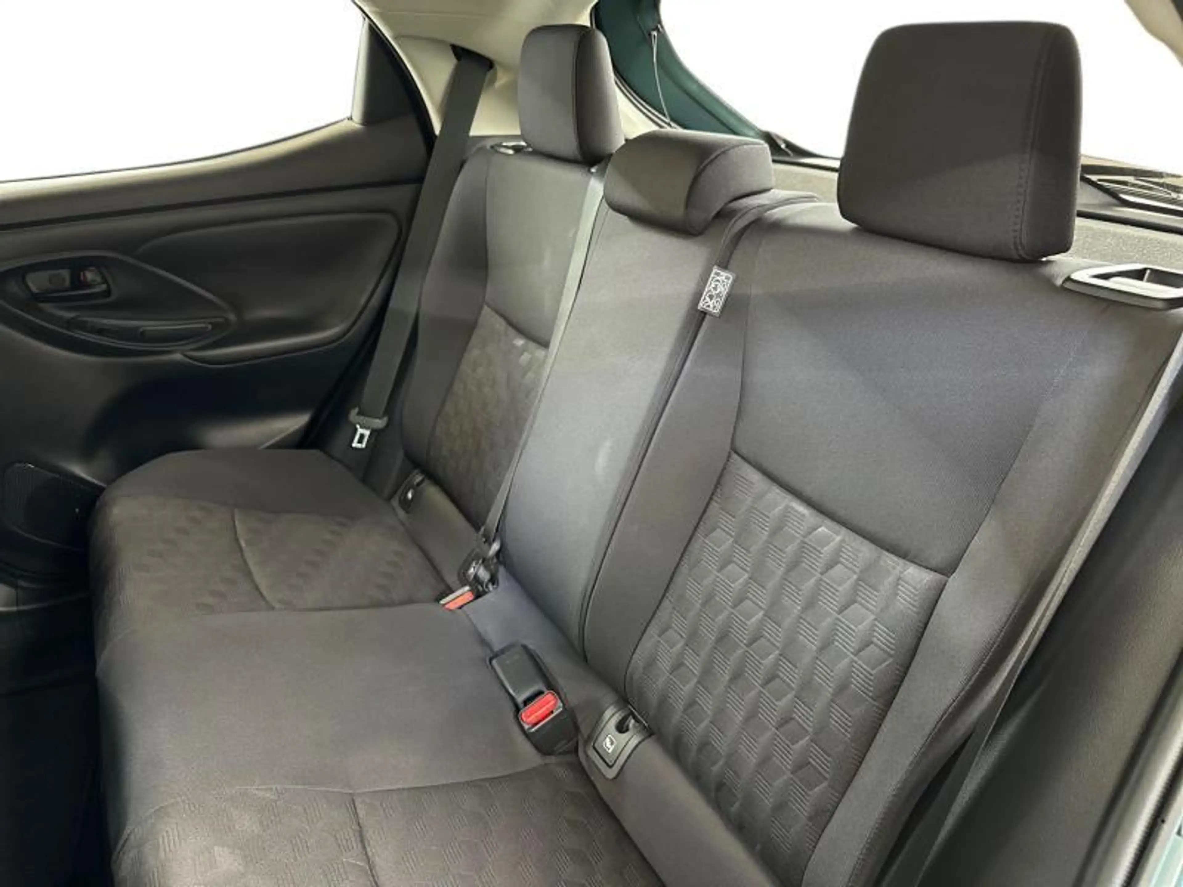 Toyota Yaris 116hp HEV Dynamic | carplay | camera — photo 12