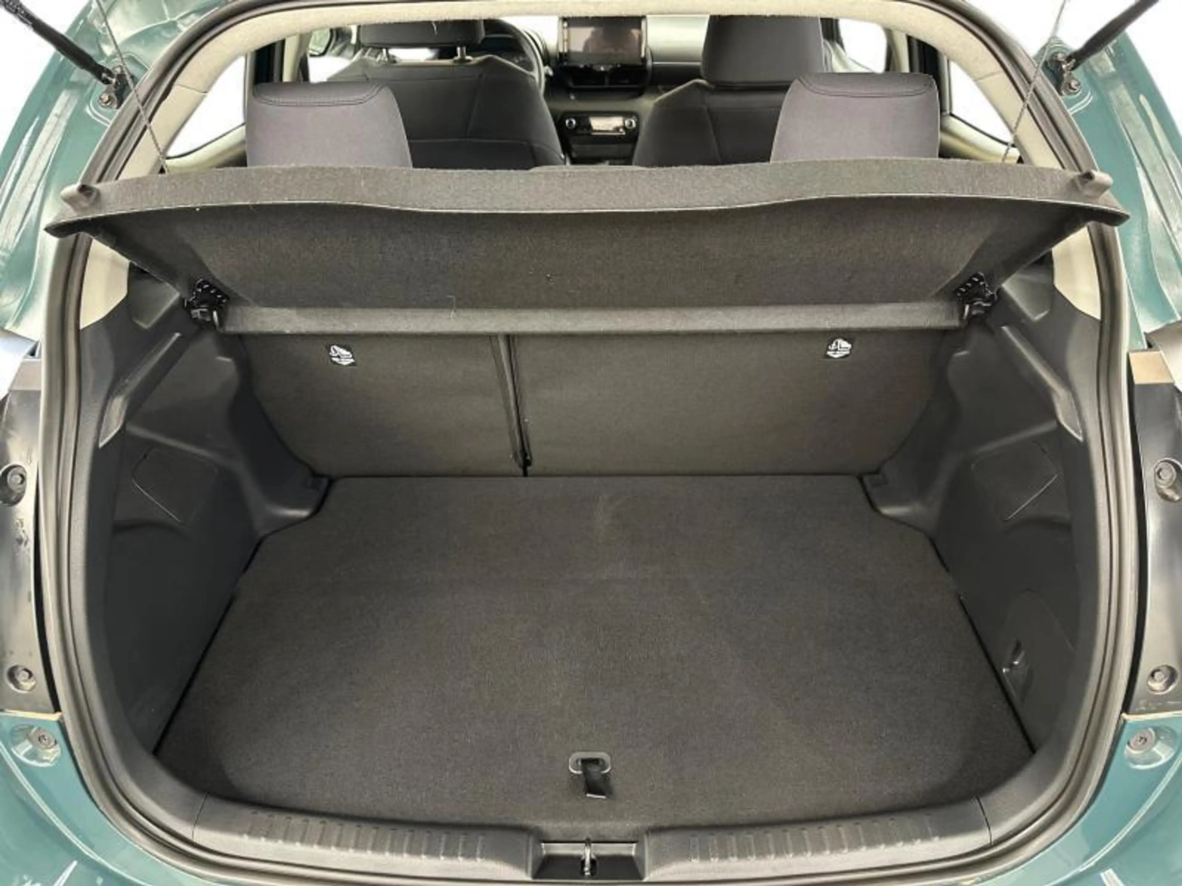 Toyota Yaris 116hp HEV Dynamic | carplay | camera — photo 11
