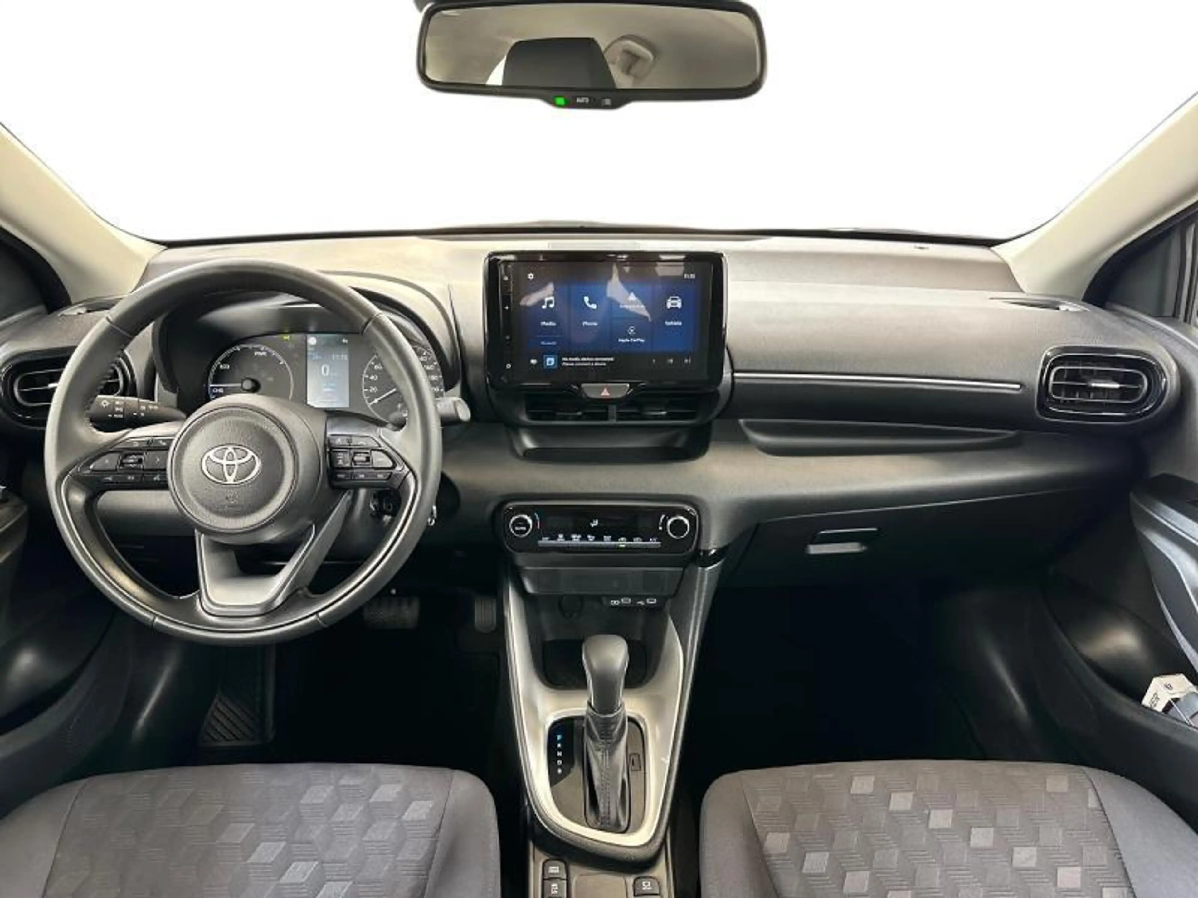 Toyota Yaris 116hp HEV Dynamic | carplay | camera — photo 9