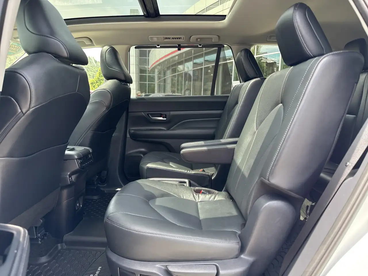Toyota Grand Highlander fotografie Toyota Grand Highlander