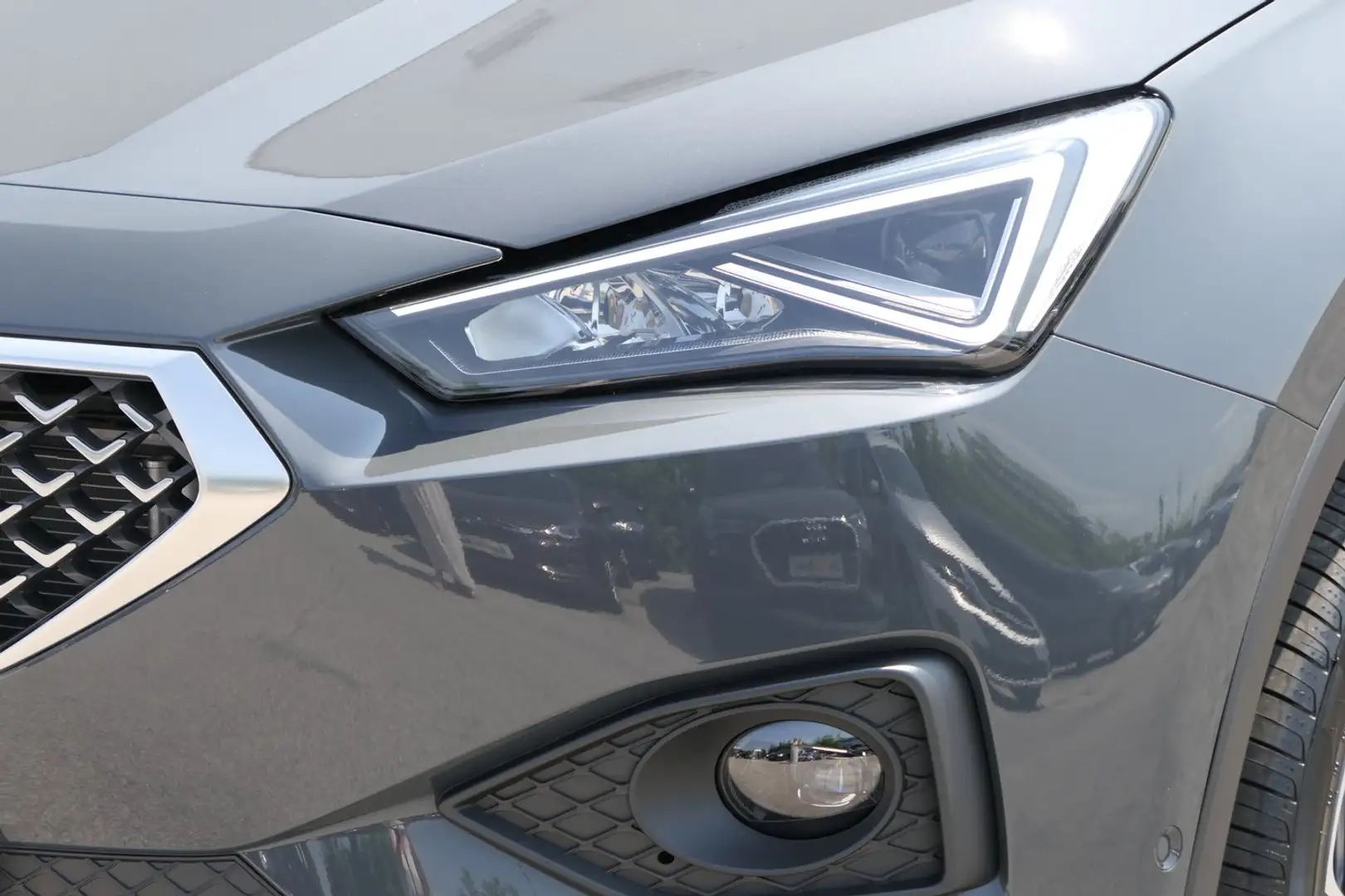SEAT Tarraco Xperience 2.0 TDI DSG 4Drive Grau - 2