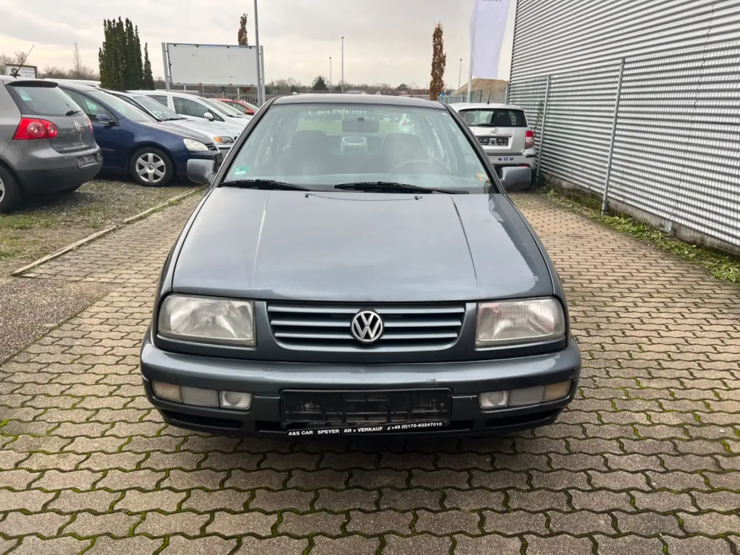 Volkswagen Vento 1.8 GLX KLIMA Szürke - 2