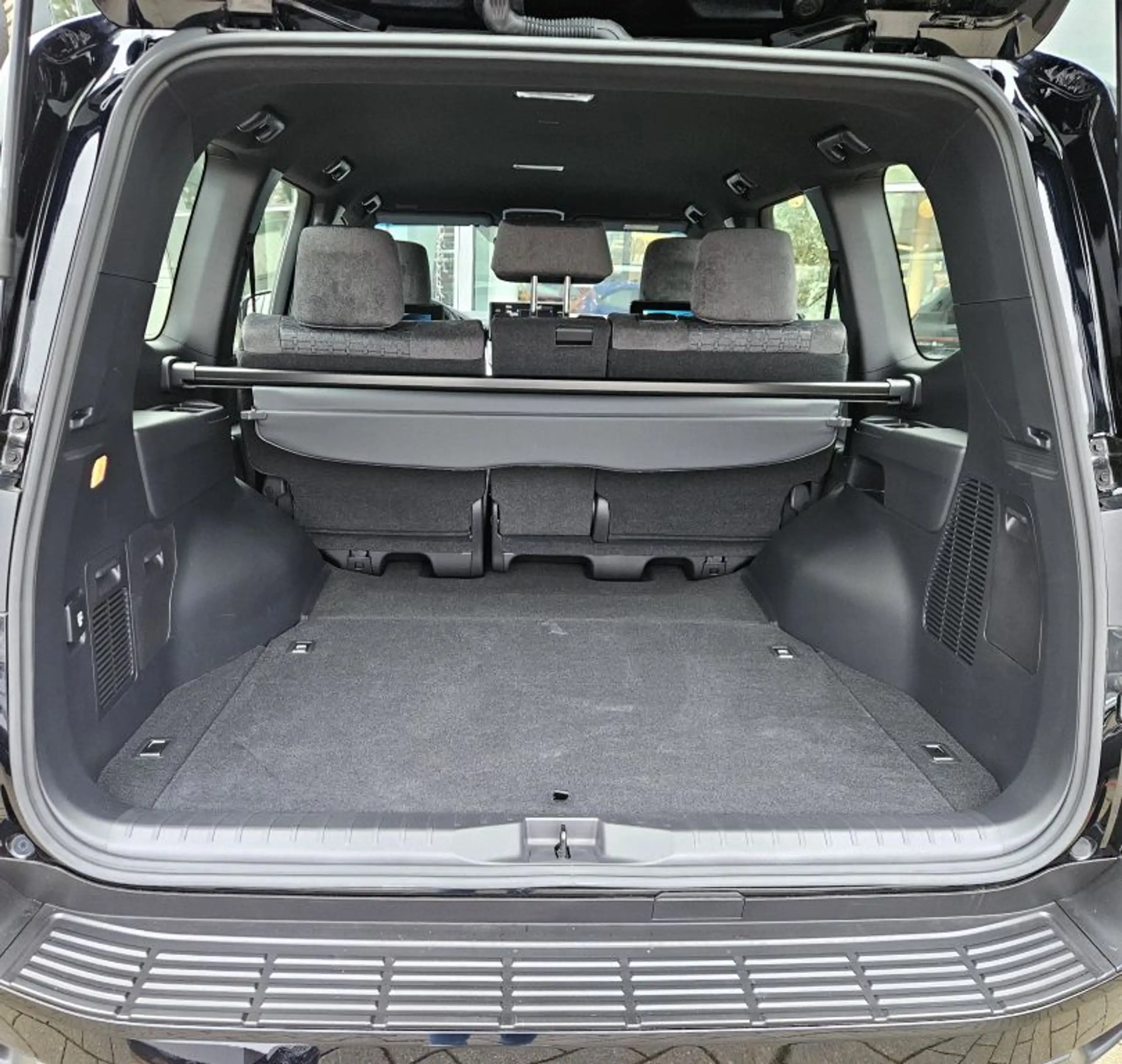Toyota Land Cruiser LC300 — photo 8
