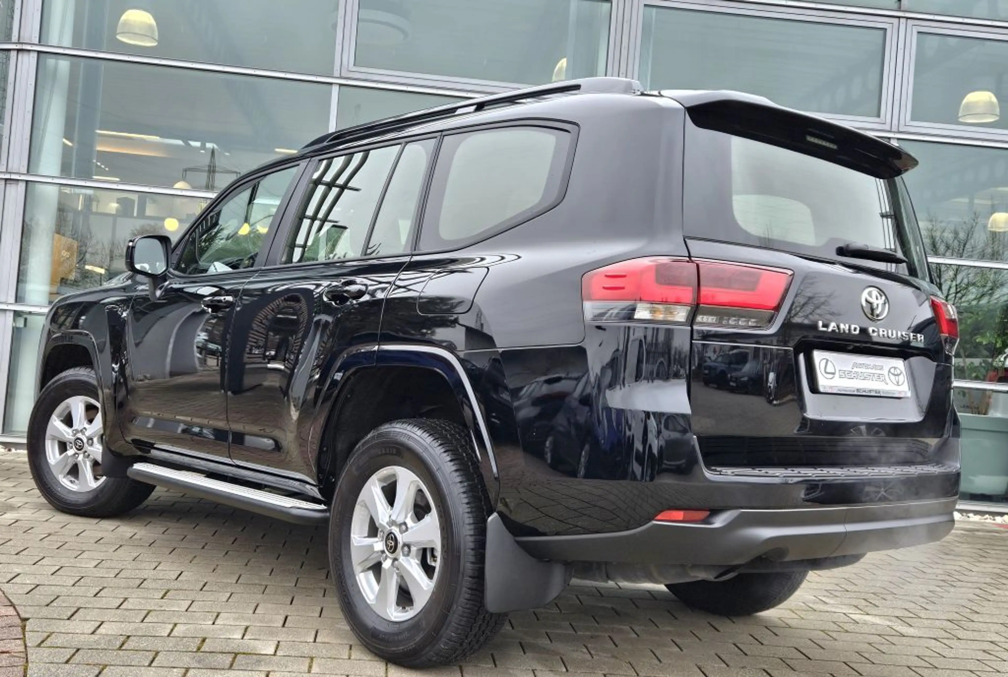Toyota Land Cruiser LC300 — photo 4