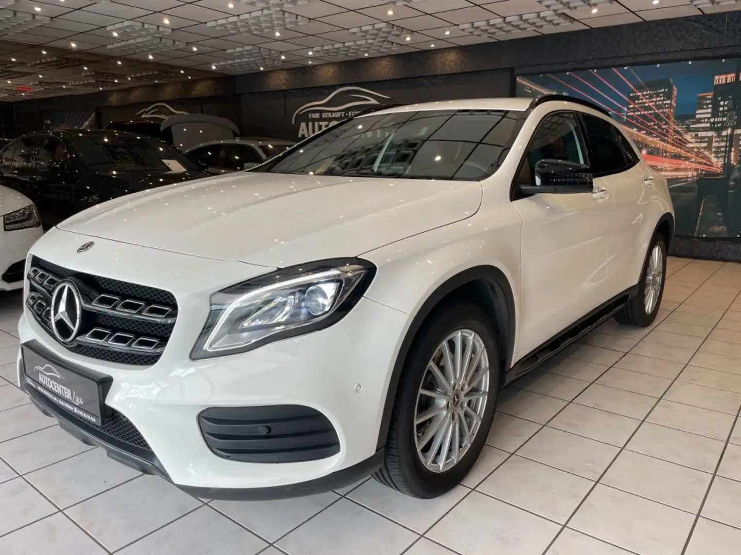 Mercedes-Benz GLA 220 4Matic AMG Line NAVI LED Weiß - 2