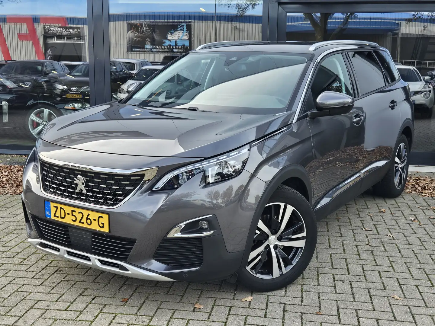 Peugeot 5008 1.2 PureTech Allure + GT LINE + DIG DASHBOARD + LE Grijs - 2