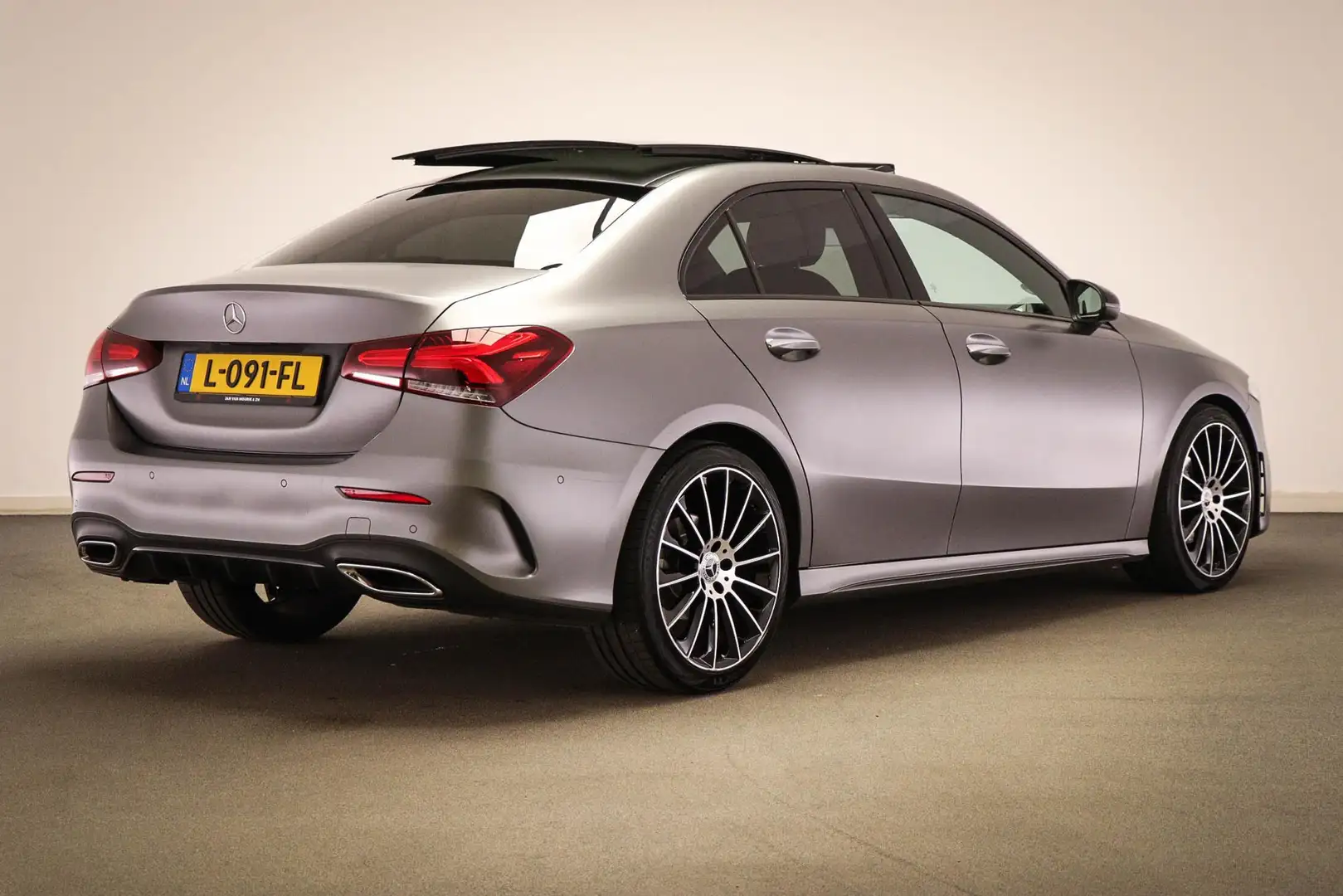 Mercedes-Benz A 180 d Business Solution AMG | ULTIMATE PACK | PANORAMA Grijs - 2