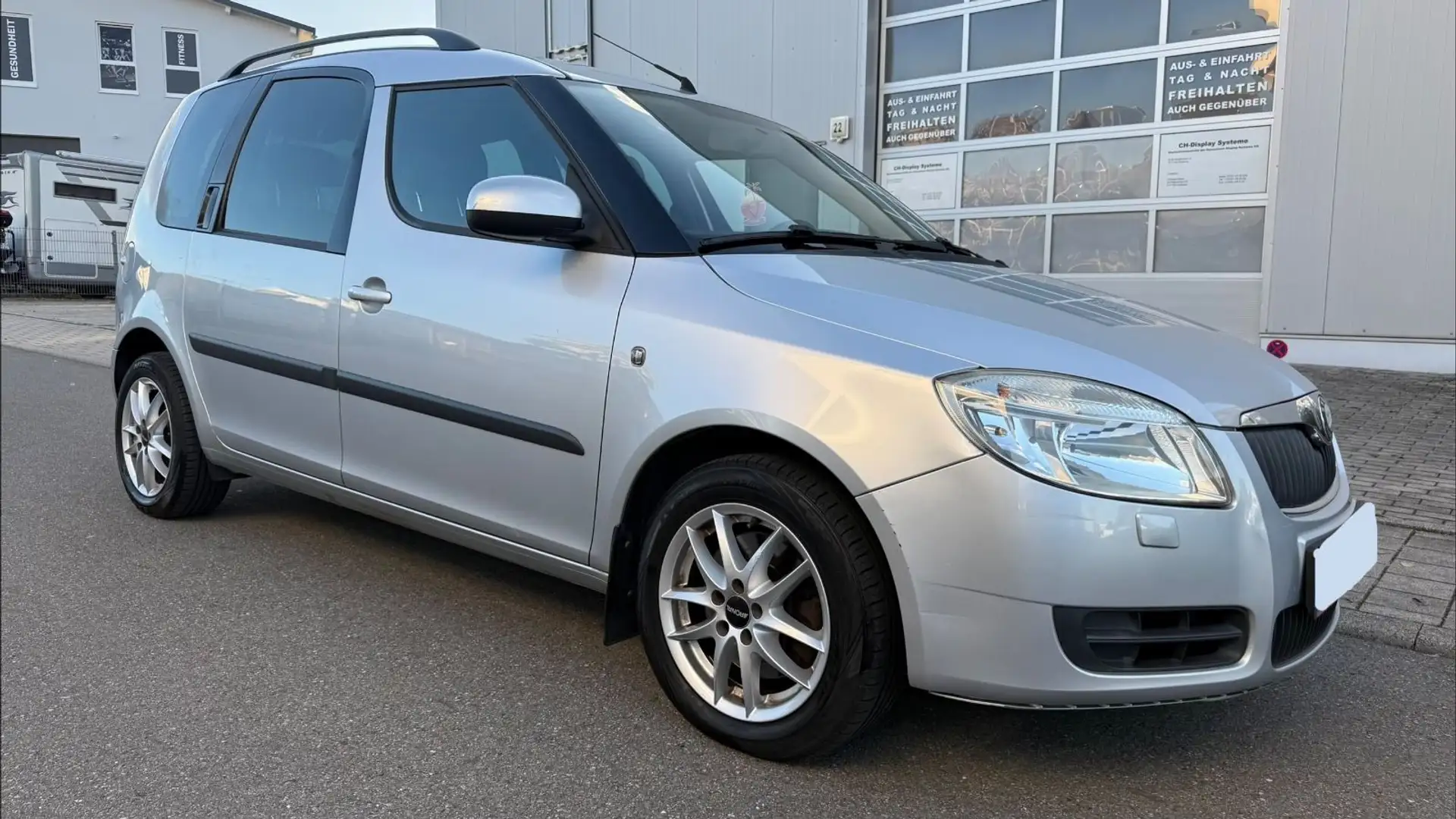 Skoda Roomster 1.6 AUTOMATIK TÜV,1-HAND,KLIMA,AHK,PDC Silber - 2
