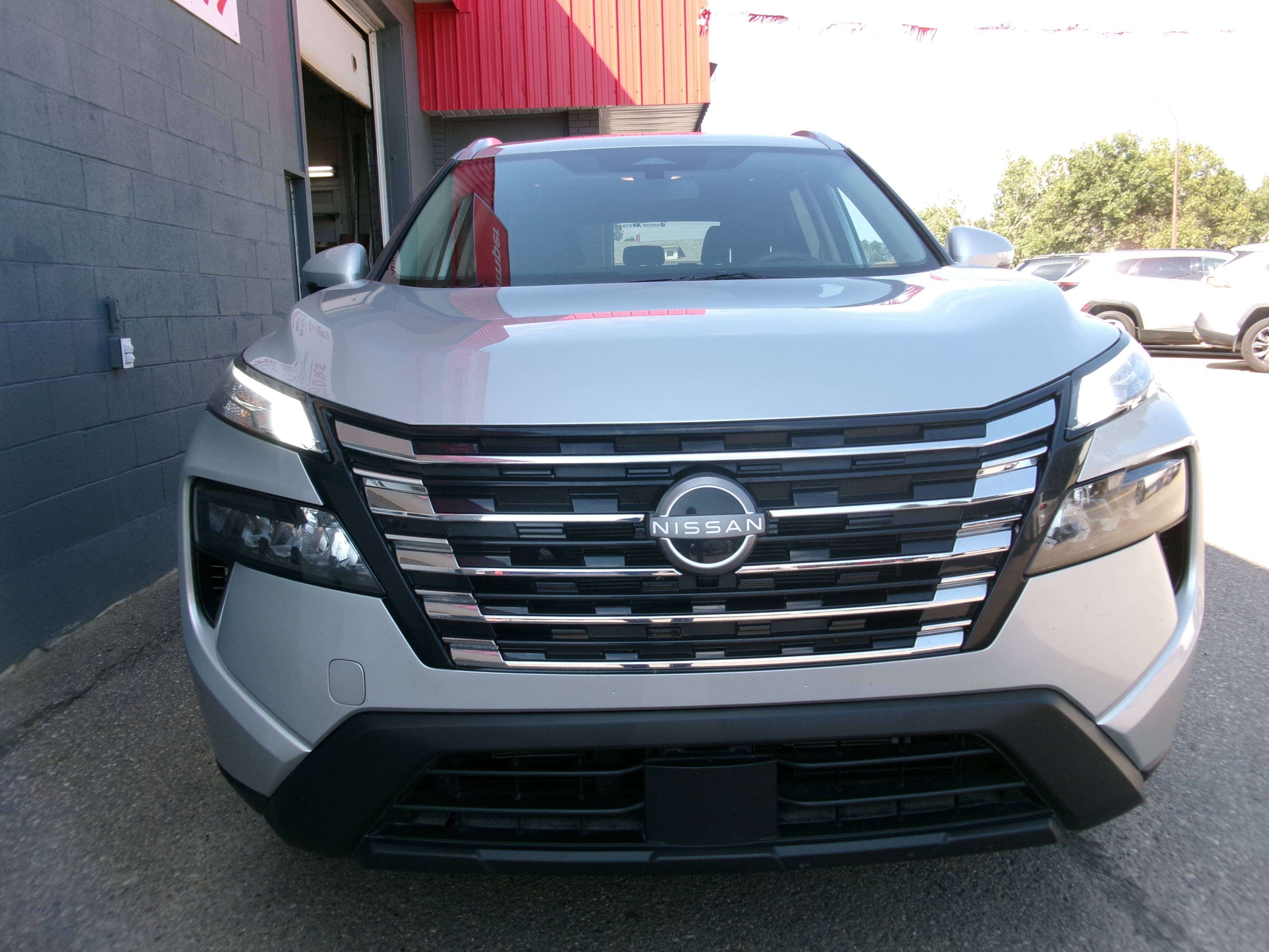 2025 Nissan Rogue SV AWD, Loaded, Pano Roof, P.Liftgate & P Seat — снимка 1